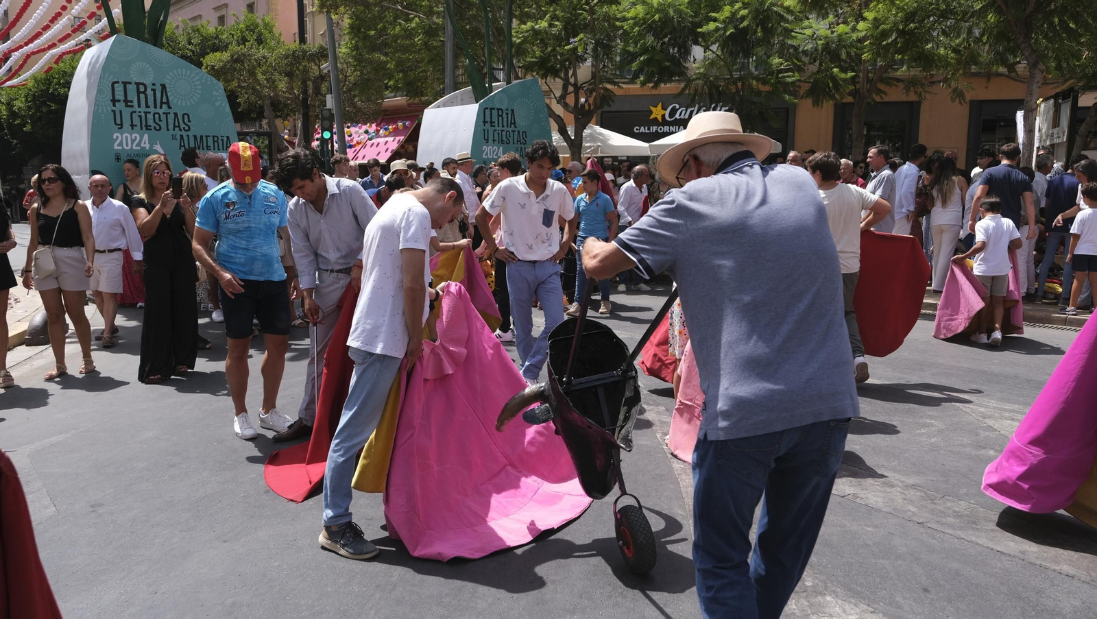 Exhibición de toreo de salón de la Escuela Taurina de Almería, en imágenes