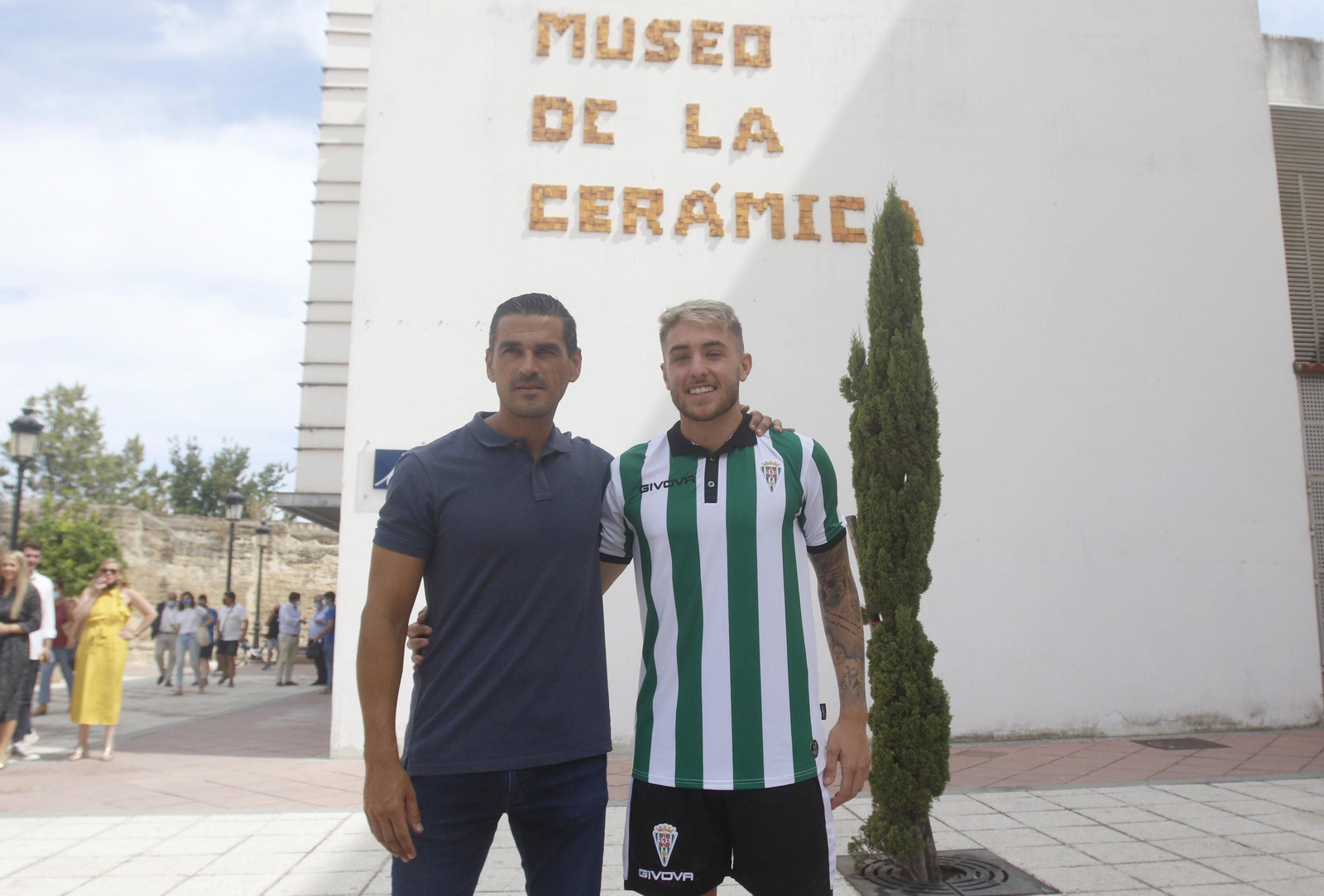 La presentación de Antonio Casas como jugador del Córdoba CF, en imágenes