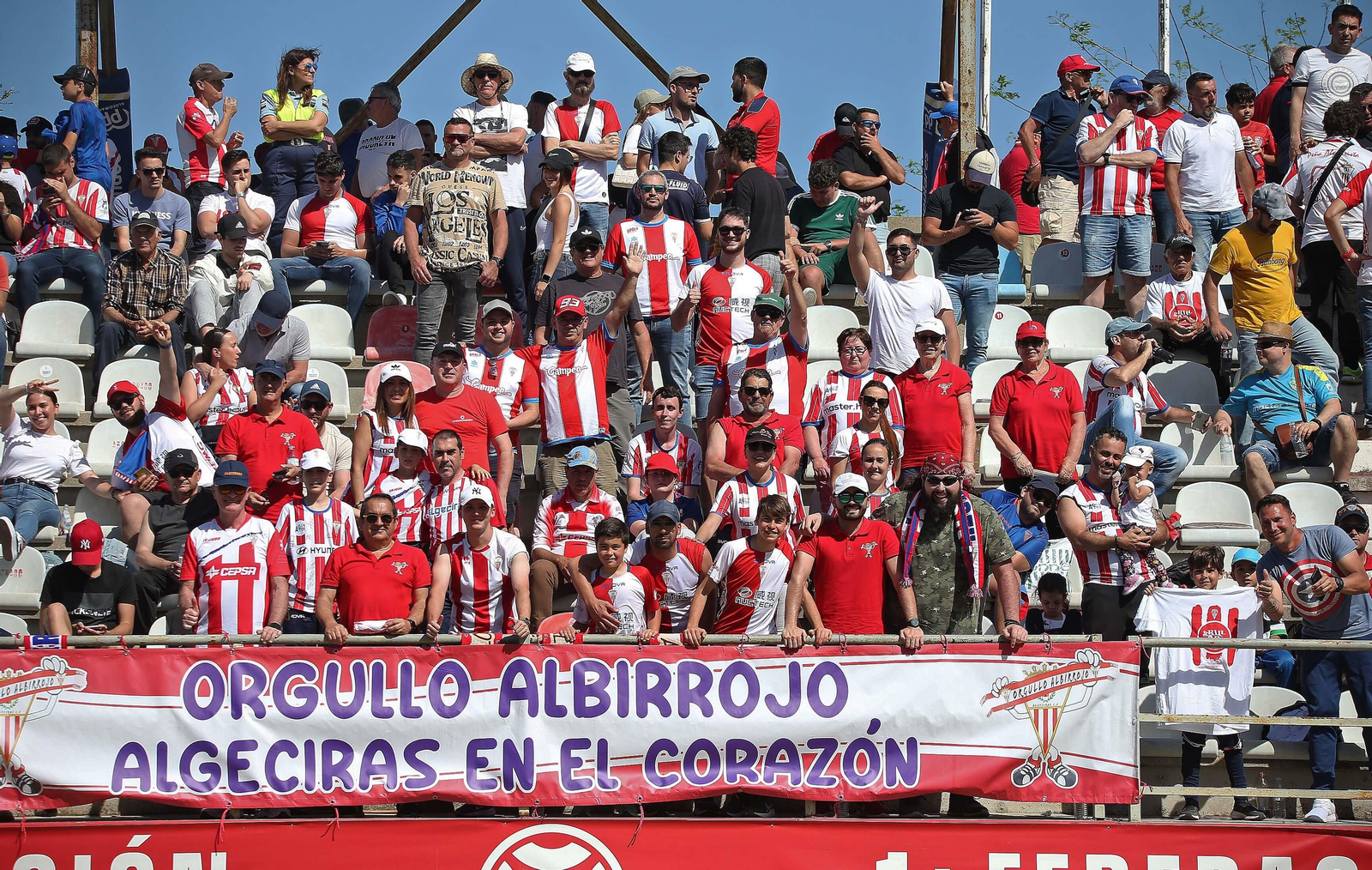 Fotos de la afición durante el Algeciras - San Fernando en el Nuevo Mirador