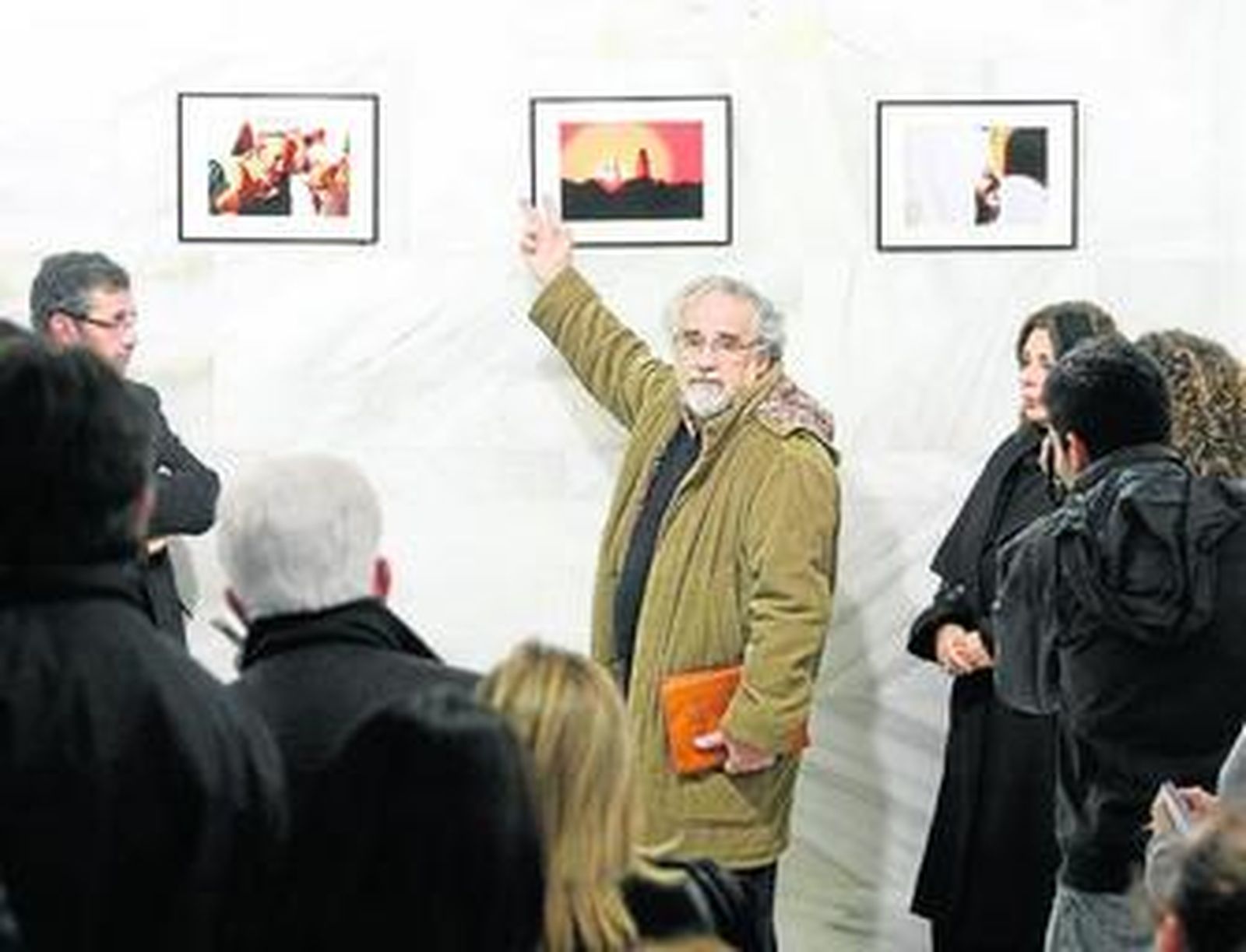 Manuel Arroyo explicó ayer los detalles de las fotografías que ha realizado en Marruecos.