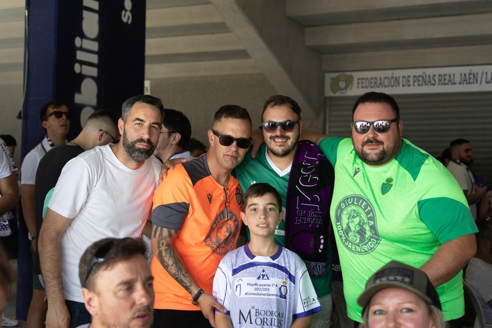 El épico recibimiento de la afición lagarta al Real Jaén, en imágenes