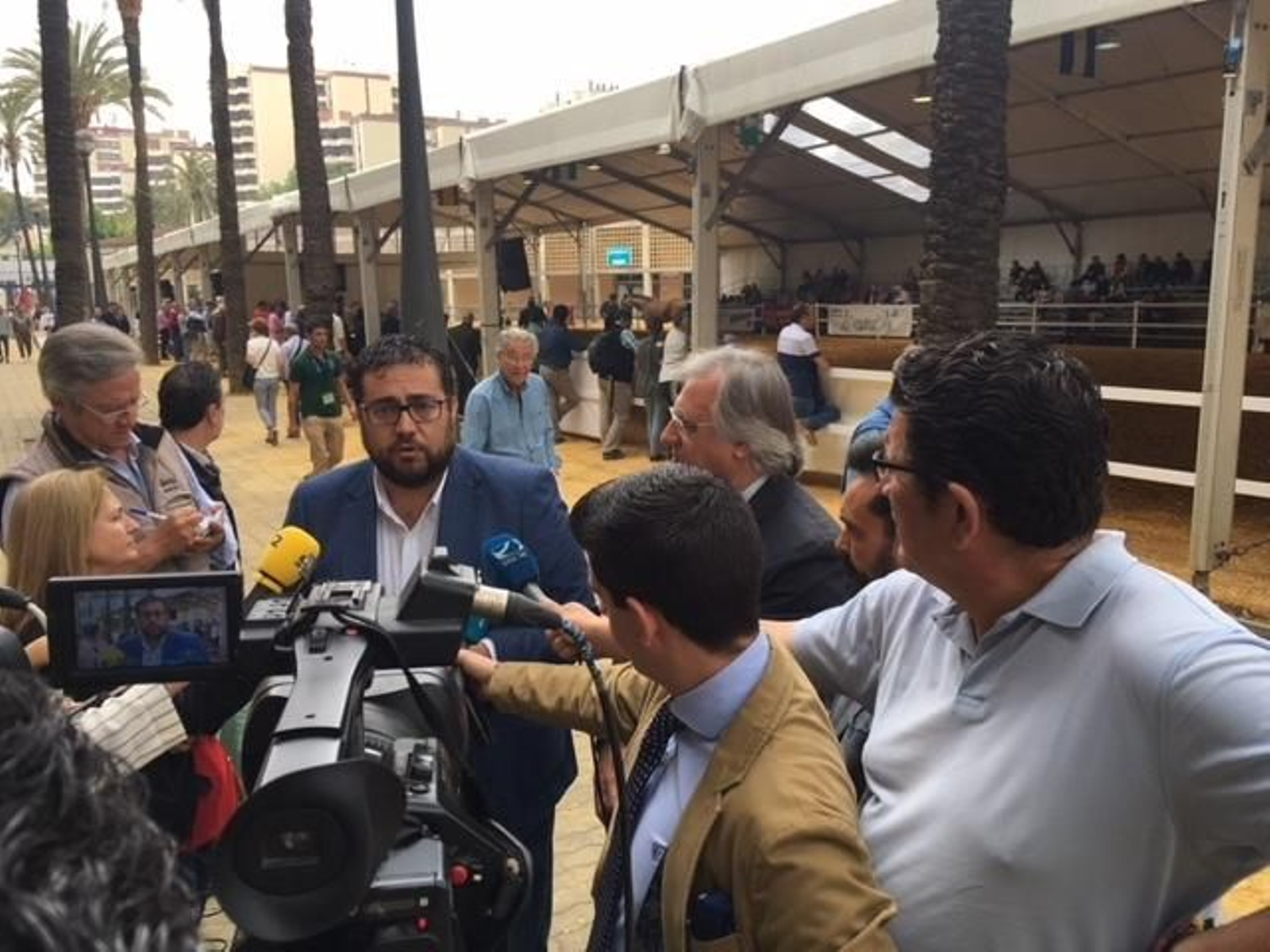 Jaime Armario atiende a los medios.