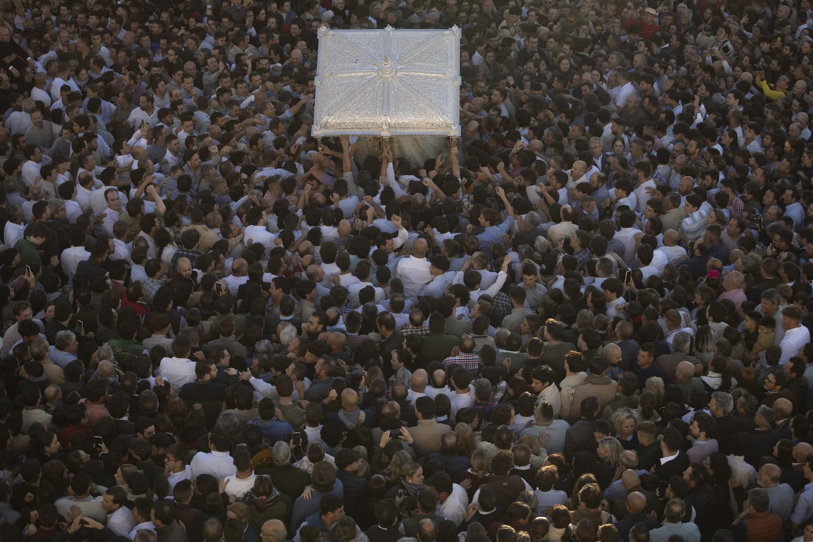 Las mejores imágenes de la procesión de la Virgen del Rocío en la aldea