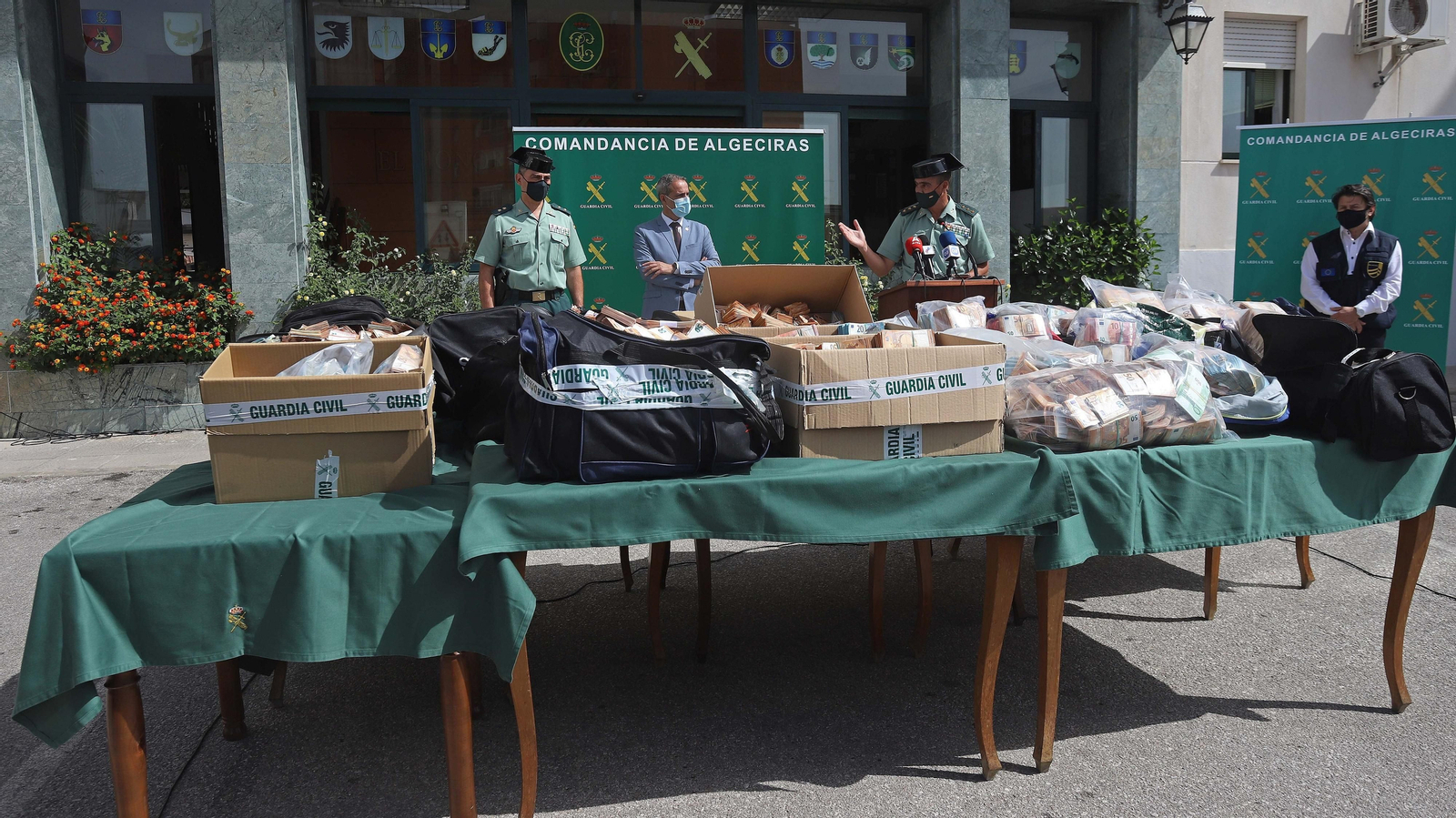 Fotos del dinero incautado en la operación Jumita de la Guardia Civil en Algeciras