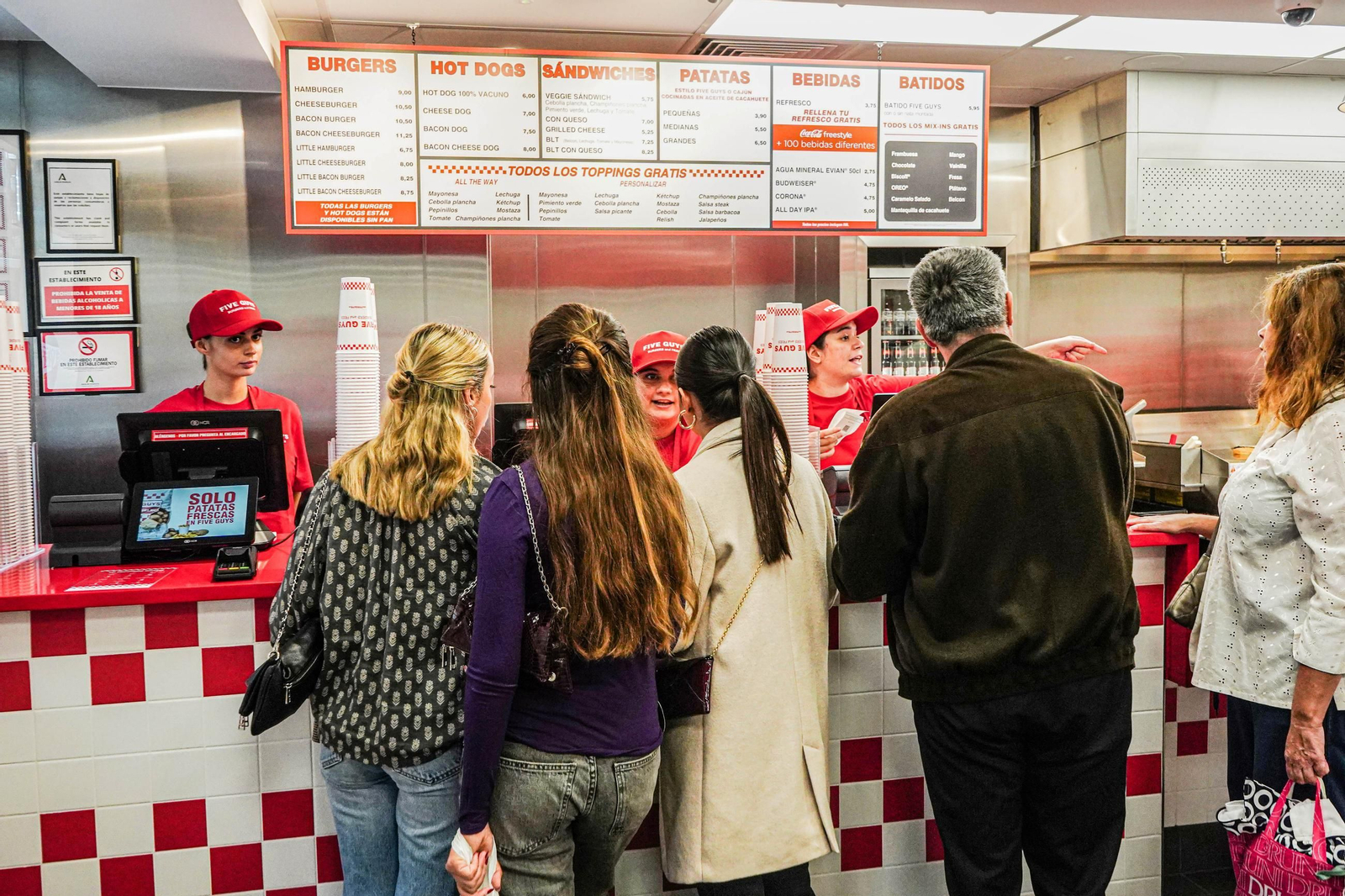 Así es la nueva hamburguesería del centro de Granada: todas las imágenes de Five Guys