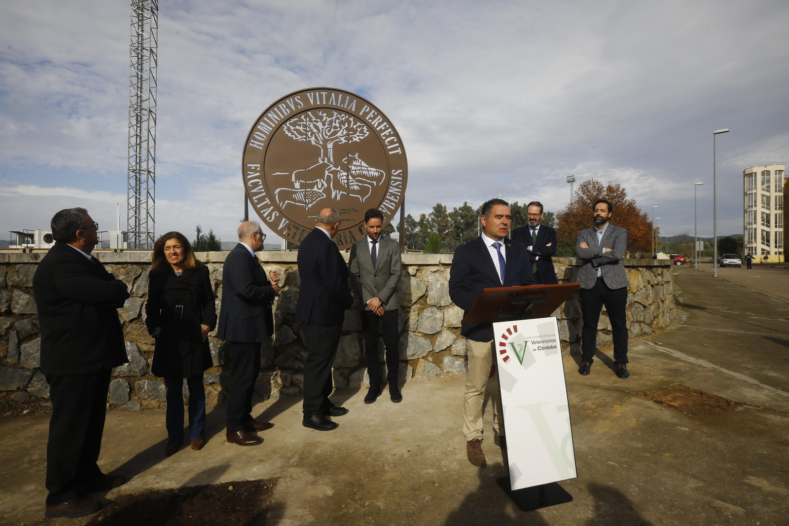 Las imágenes de la nueva estatua de la Facultad de Veterinaria de Córdoba en Rabanales Las imágenes de la nueva estatua de la Facultad de Veterinaria de Córdoba en Rabanales