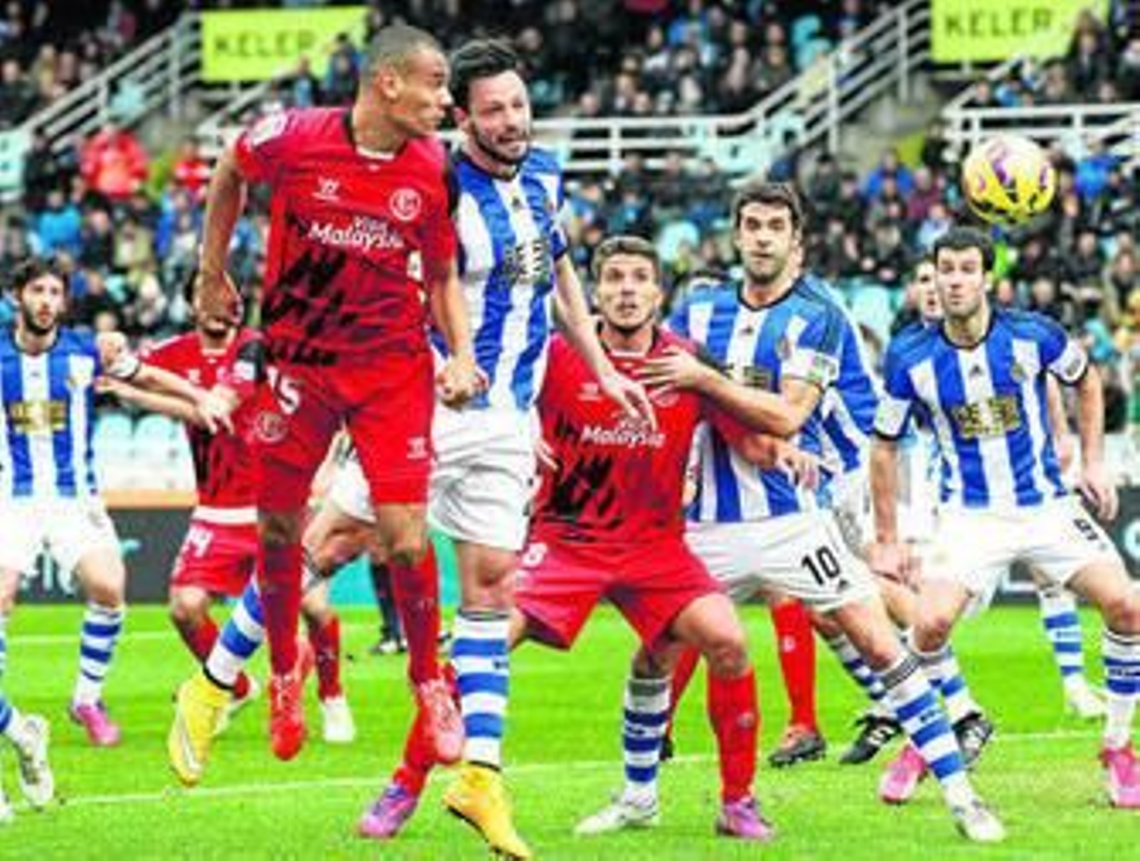 Kolodziejczak se anticipa a De la Bella para convertir un córner regularmente sacado por Deulofeu en el gol del primer empate sevillista.