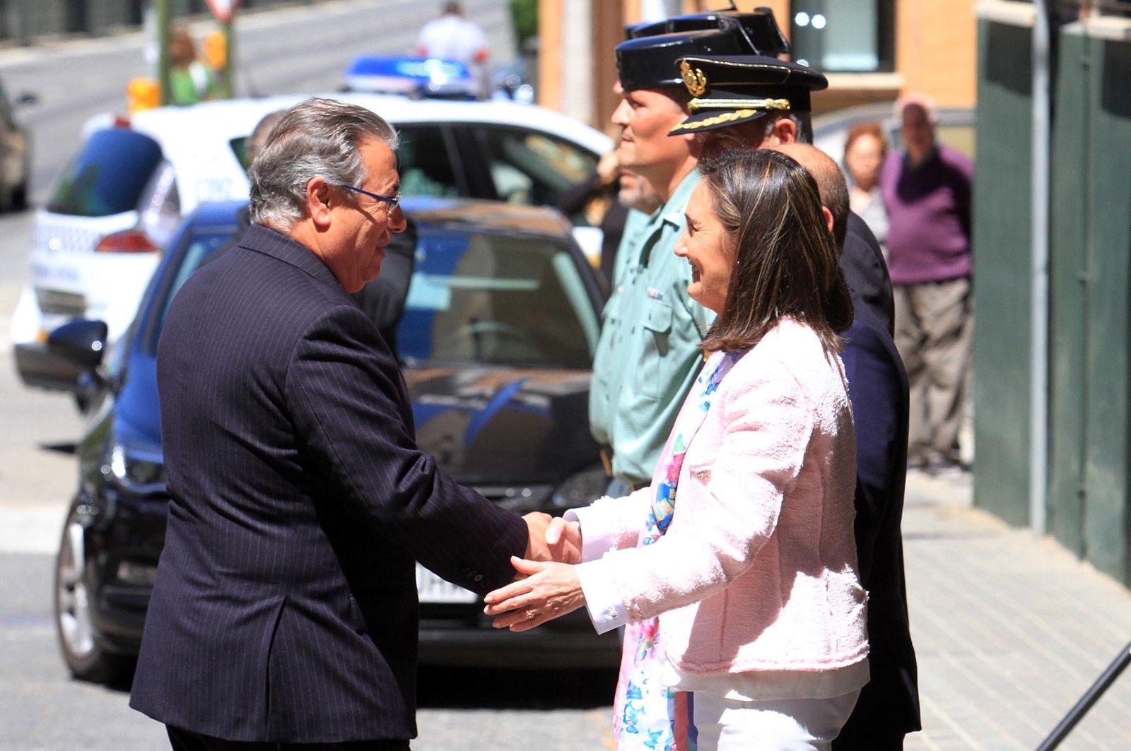 Juan Ignacio Zoido, ministro del Interior, presenta en la Comandancia de la Guardia Civil la nueva versión de AleryCops y el dispositivo del Rocío y posteriormente acude a la Diputación de Huelva para visitar la exposición sobre el terrorismo, en imágenes