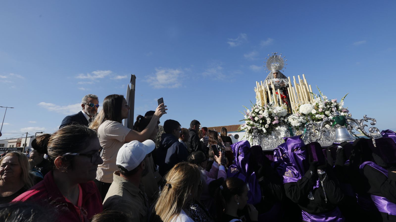 Las fotos del Viernes Santo en la Línea:  Cristo del Mar y Luz y Esperanza Nuestra, Soledad y Santo Entierro, Cristo del Amor y Misericordia y Amargura