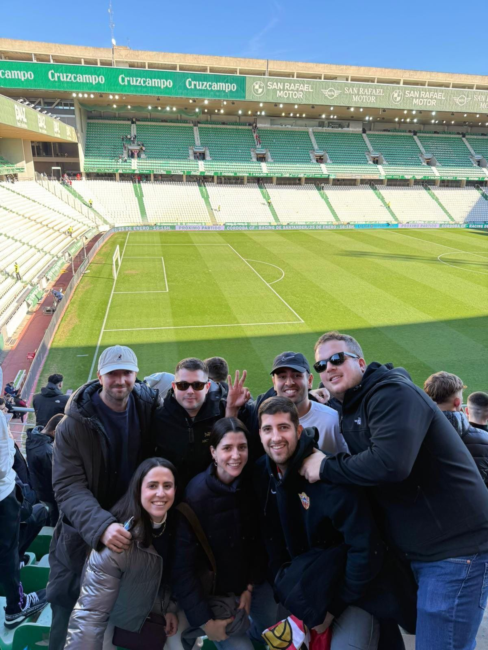 Parte del grupo de fieles seguidores a la UDA que viajará a Ceuta en helicóptero