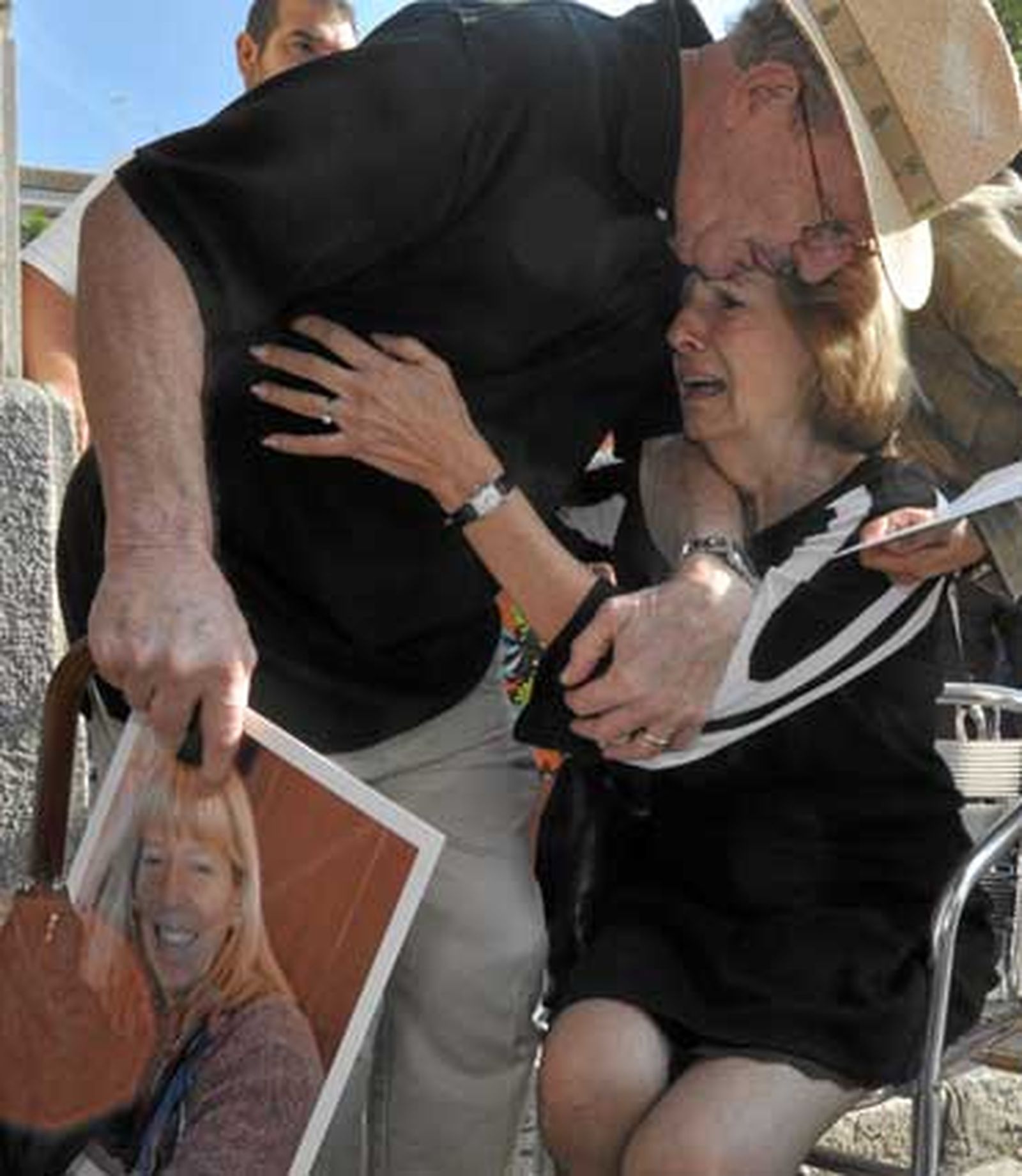 El fiscal imputa homicidio por el crimen de Laura Cerna y la familia añade un delito de agresión sexual