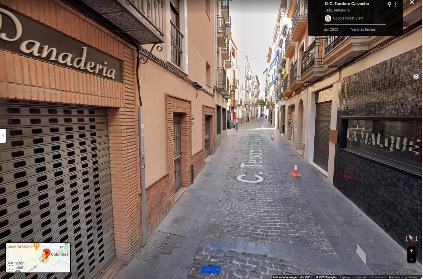 La calle Teodoro Calvache, en el Barrio de San Ildefonso, se viste de gala por la Feria de San Lucas.
