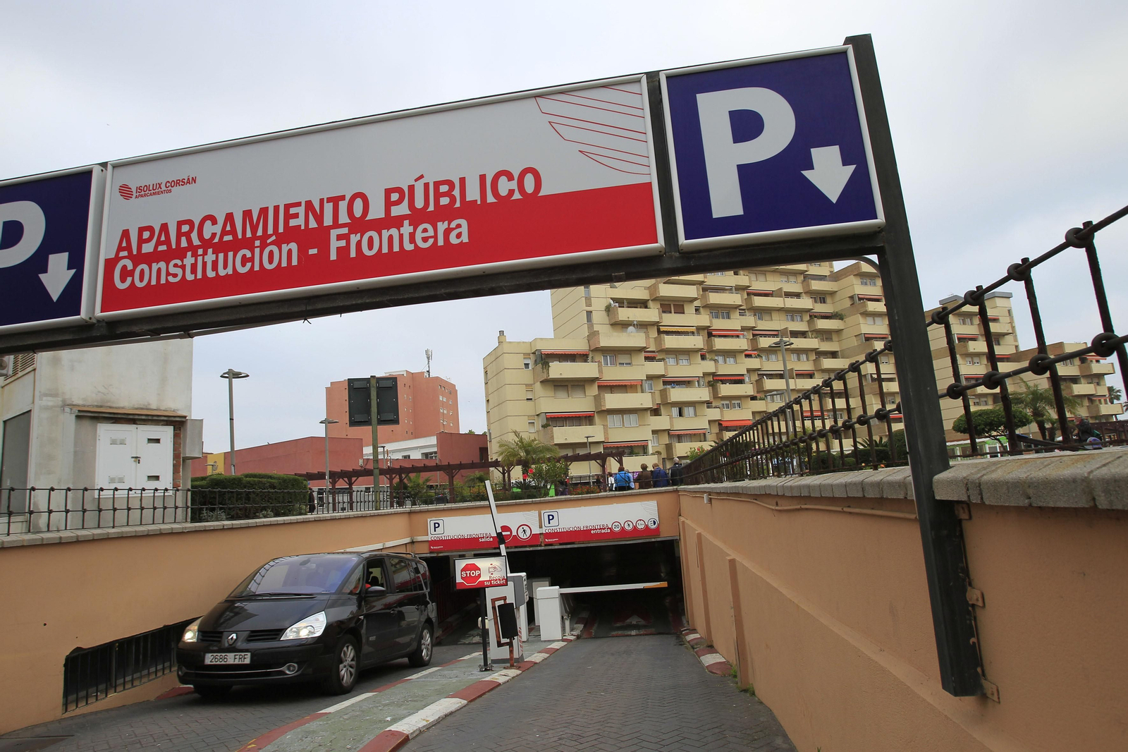 El aparcamiento de la plaza de la Constitución, gestionado por Isolux.