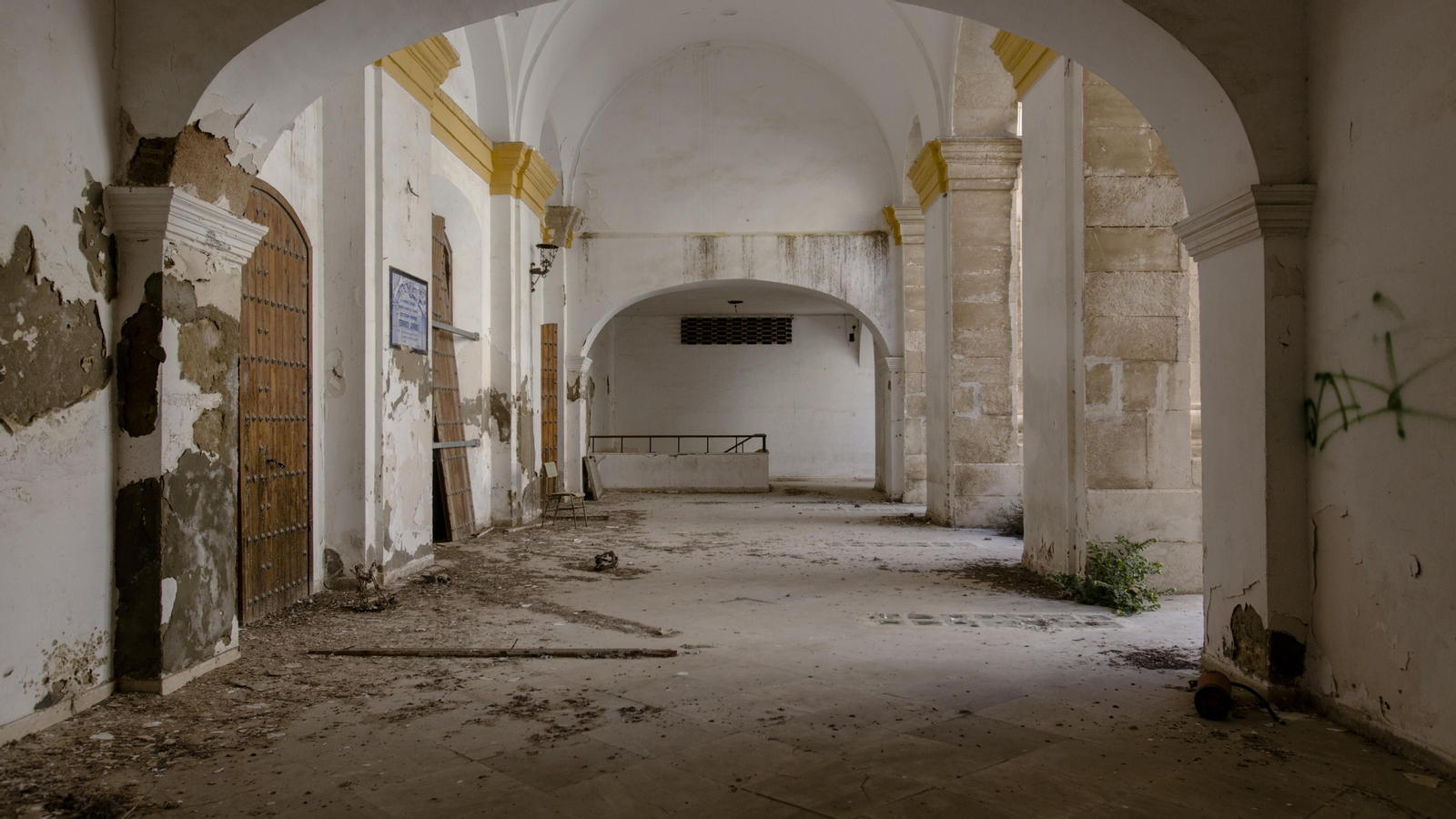 Valcárcel: las duras imágenes de la decadencia de un edificio histórico