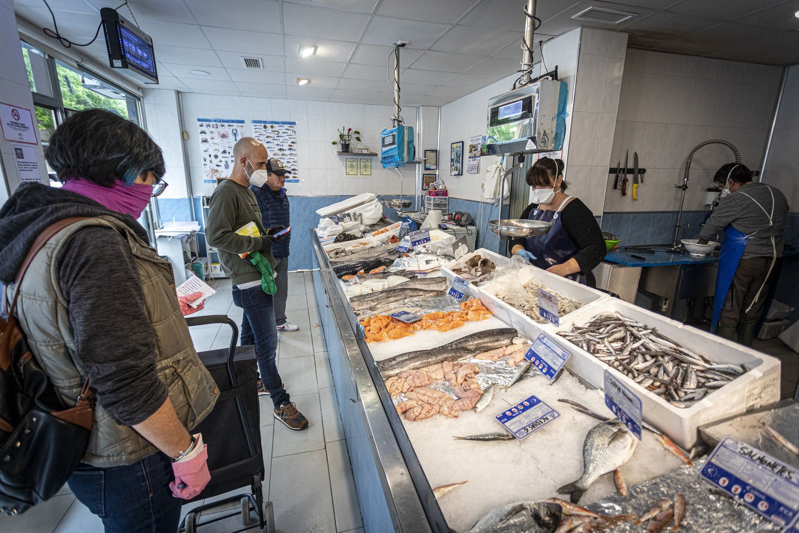 Comercios abiertos en el barrio la laguna bajo el estado de alarma