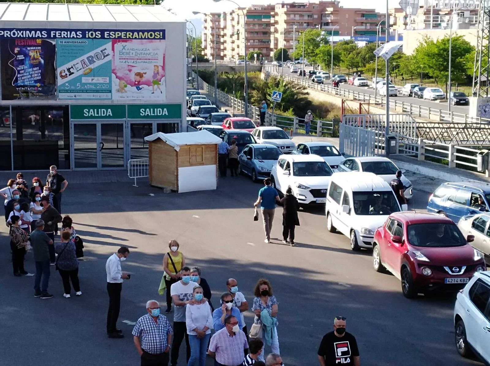 Las colas de la vacuna: Fermasa se colapsa con filas interminables de coches y personas