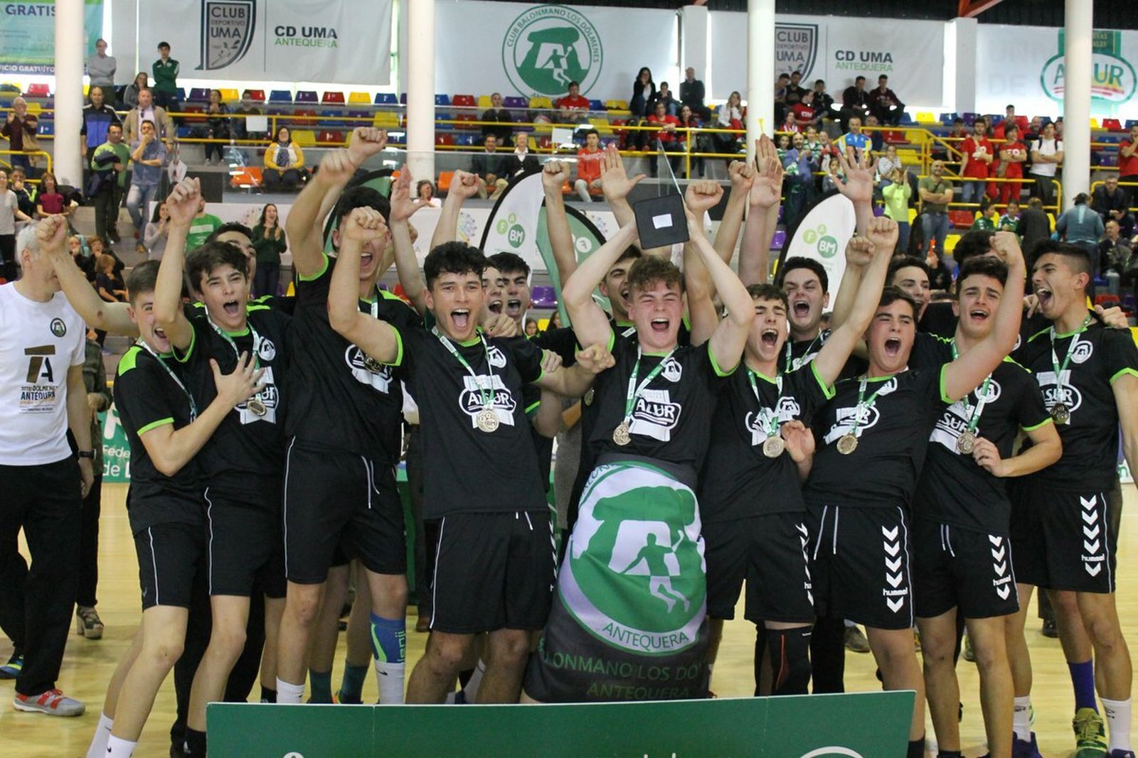 Las fotos del Clínica Dental Torres Antequera, campeón de Andalucía cadete de balonmano