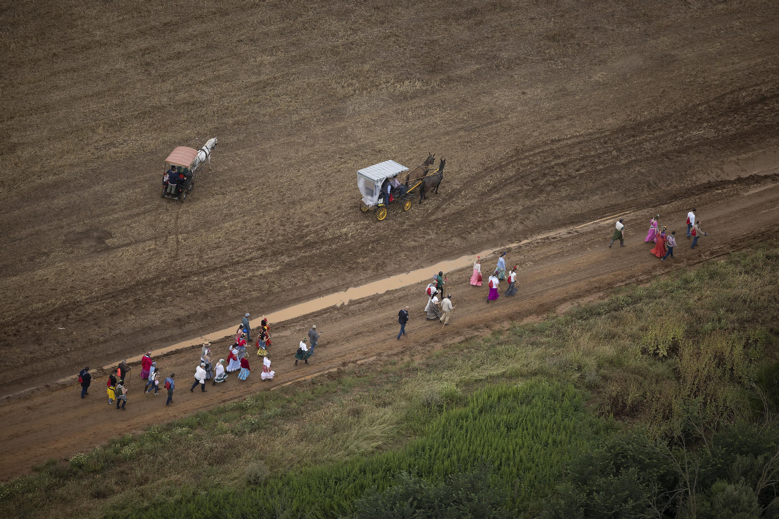Las impresionantes fotos del camino del Rocío, desde el helicóptero de la Guardia Civil