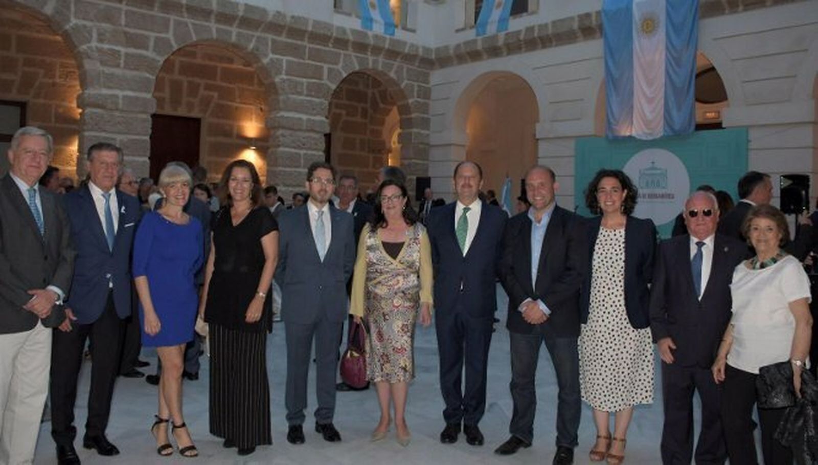 José María Gómez, Hugo Vaca, Marigú Núñez, Patricia Holgado, el cónsul de Argentina Mariano Zarazaga, Patricia Frattina, Emilio de la Cruz, Juancho Ortiz, Carmen Sánchez, Fernando Lepiani y Aurora Velázquez.