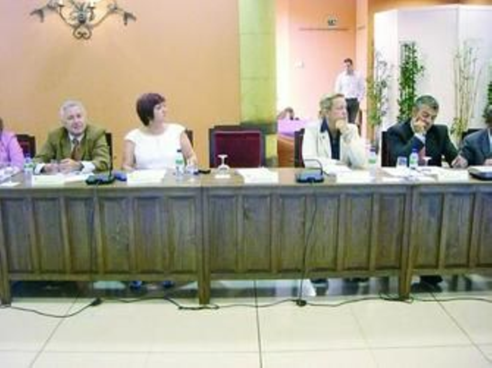 El sillón de Galeote, vacío en el Pleno de ayer en Estepona.