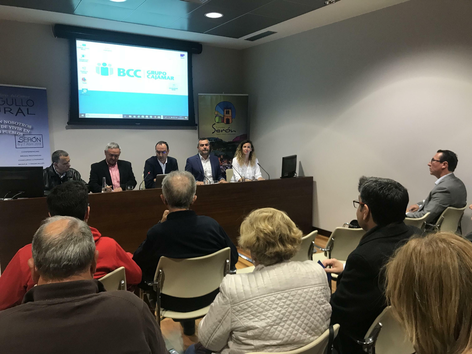 En la mesa, Ramón Almela, Cristóbal Aránega, Ramón Gil, Juan Antonio Lorenzo y Juana Reche, durante la presentación.