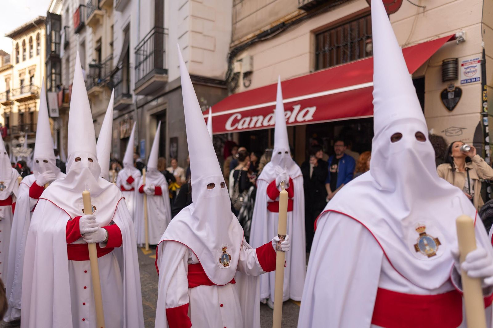 Las mejores fotos del nuevo recorrido por el Realejo de la procesión de la Aurora en el Jueves Santo de Granada