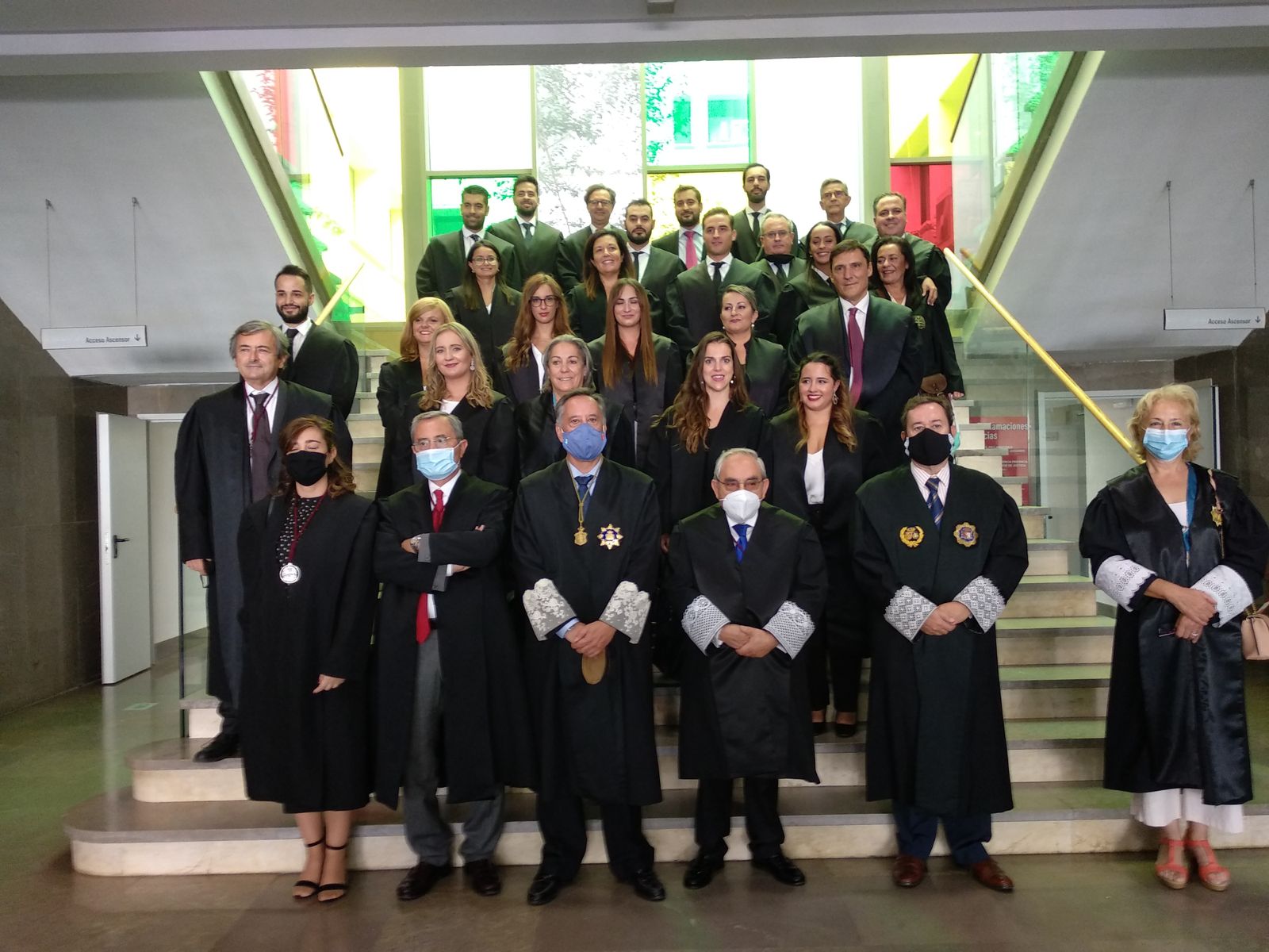 Los letrados del Colegio de Abogados de Huelva tras la jura de los nuevos colegiados.