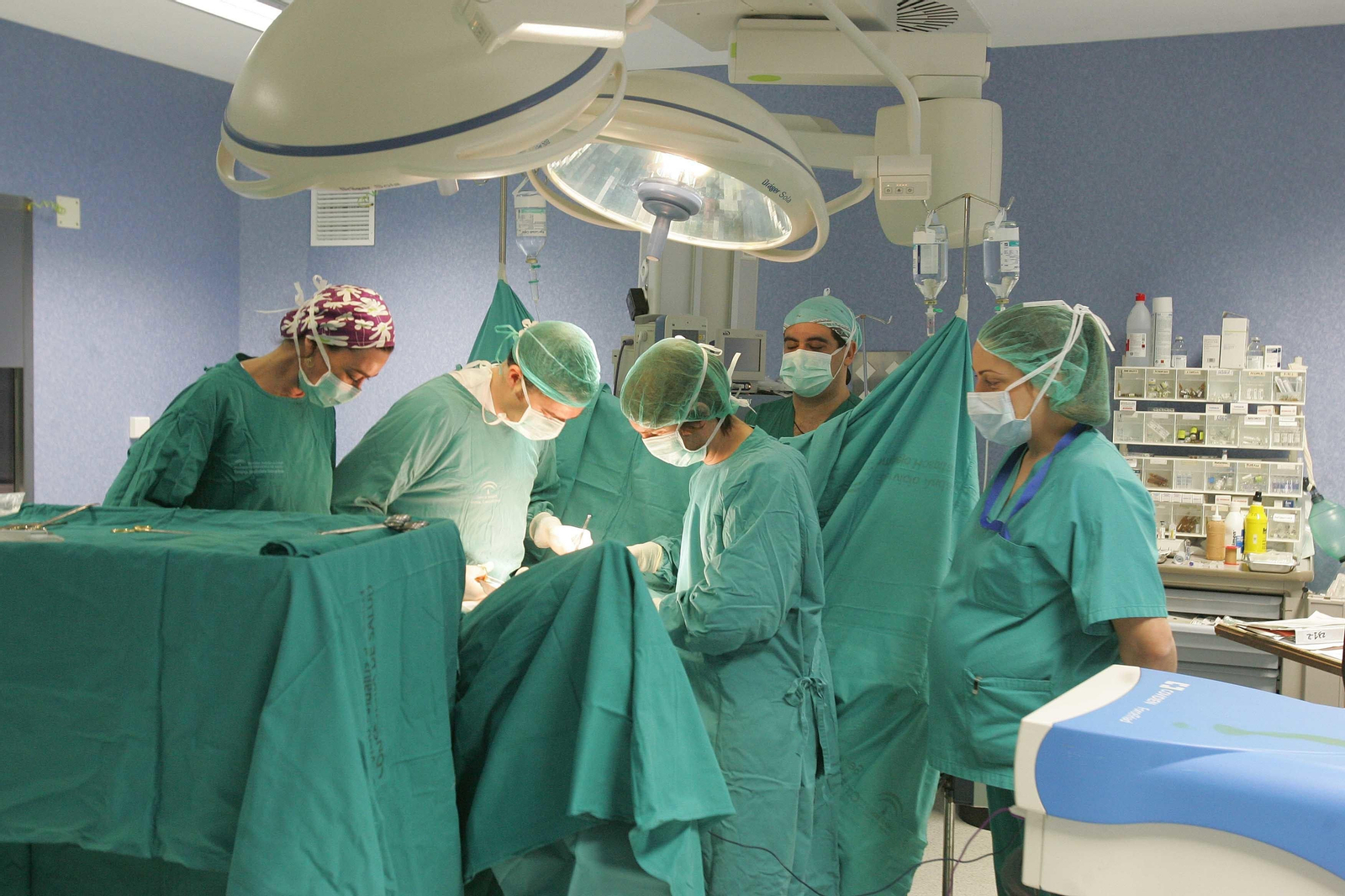 Intervención en un quirófano de Torrecárdenas