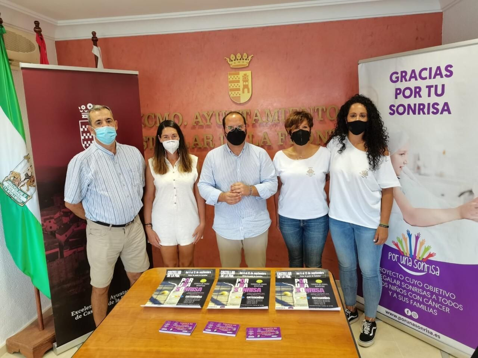 Los participantes en la presentación del torneo de pádel de Castellar