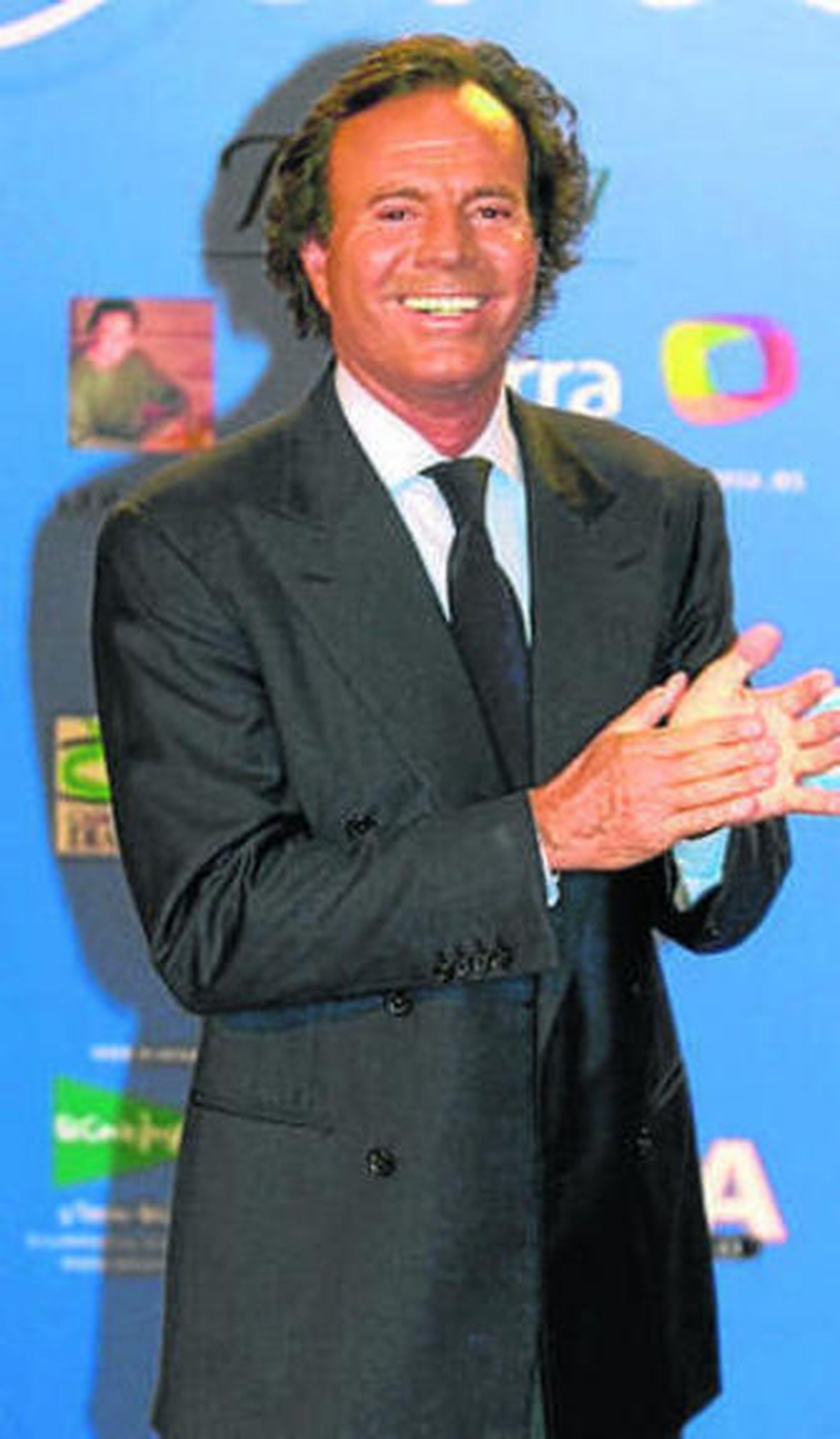 Julio Iglesias es operado de un problema en la espalda