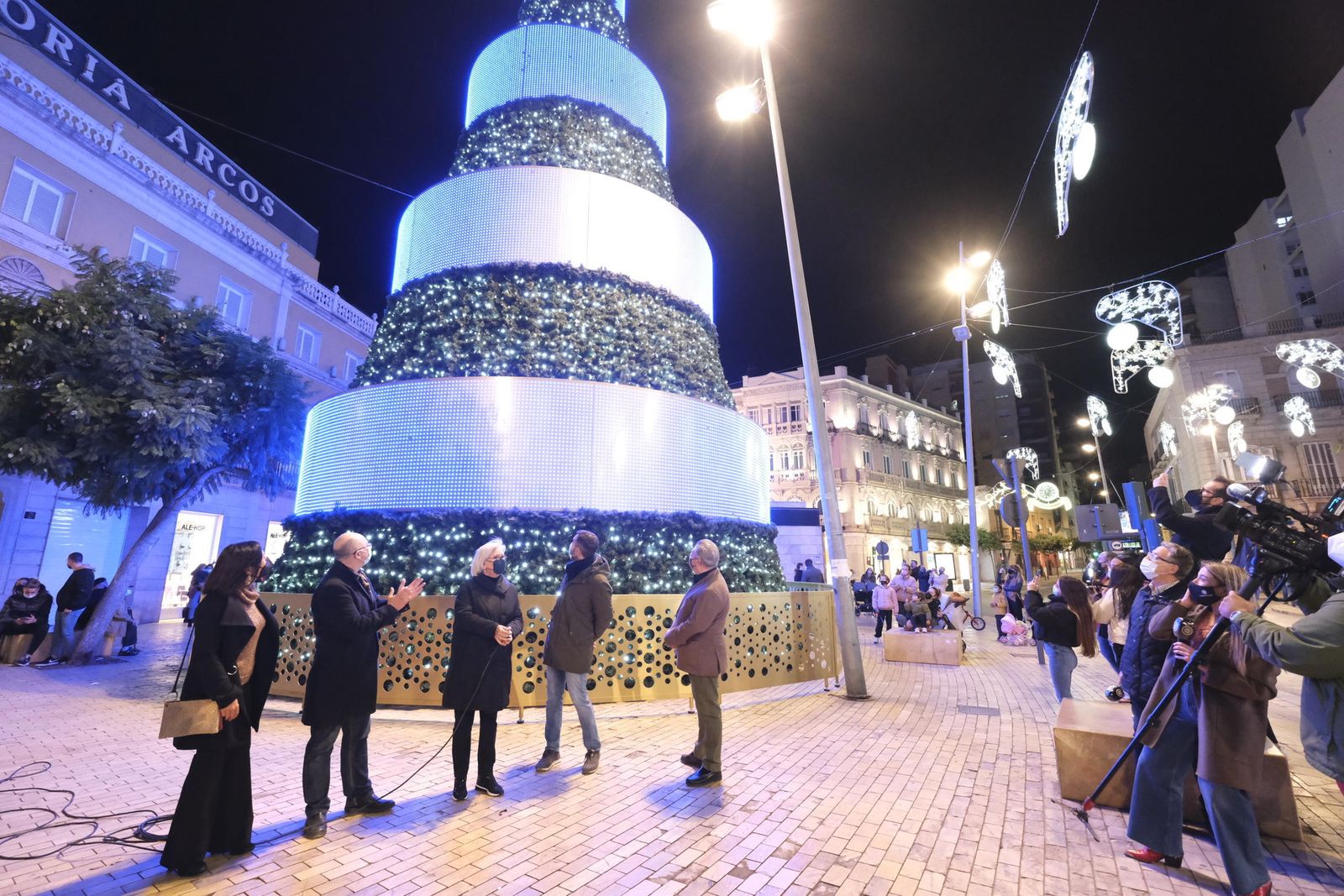 Acto de encendido de la iluminación navideña en Puerta Purchena
