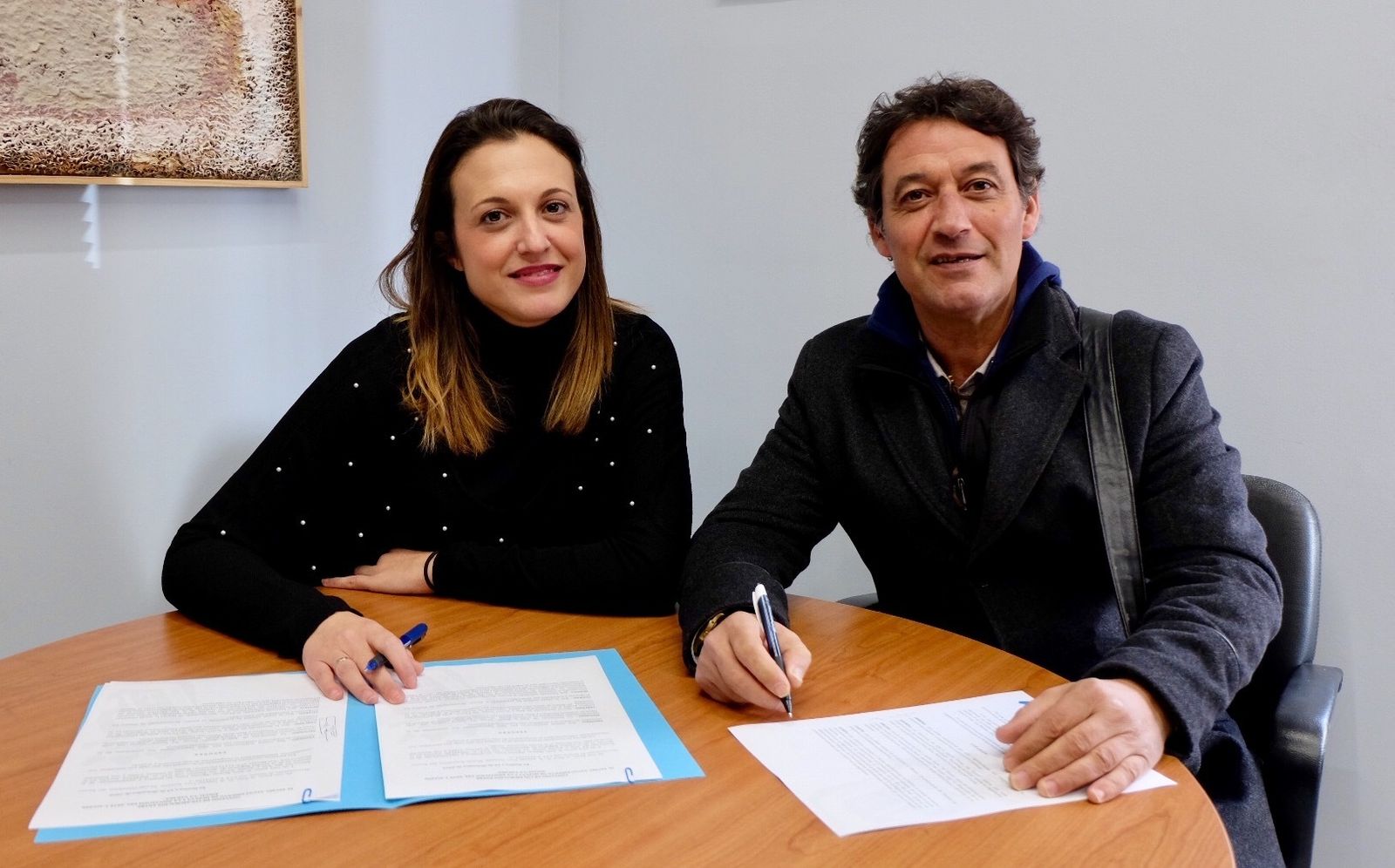 Firma del Convenio entre el Ayuntamiento y la Asociación La Tarara.