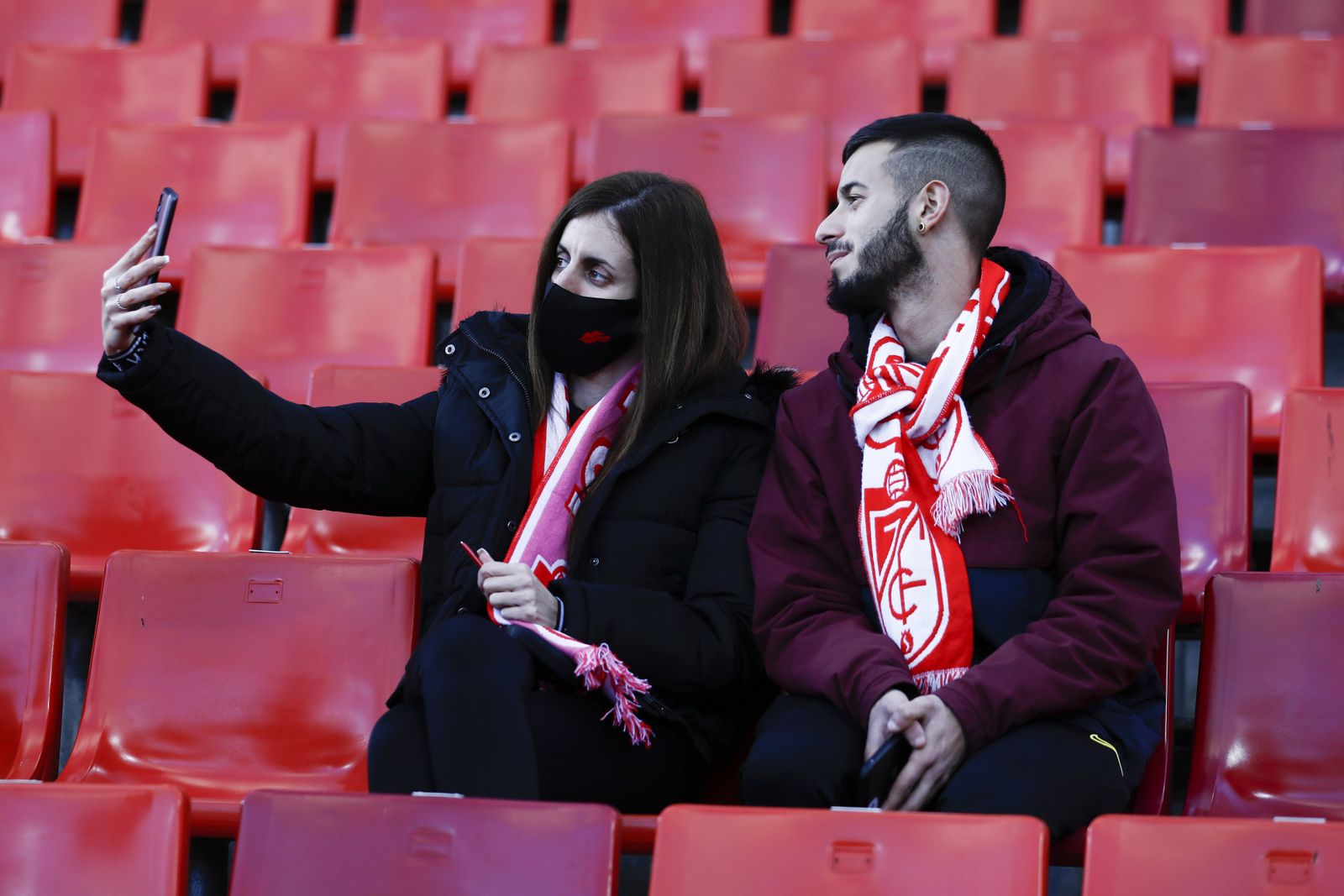 Encuéntrate en la grada del Granada - Ibiza