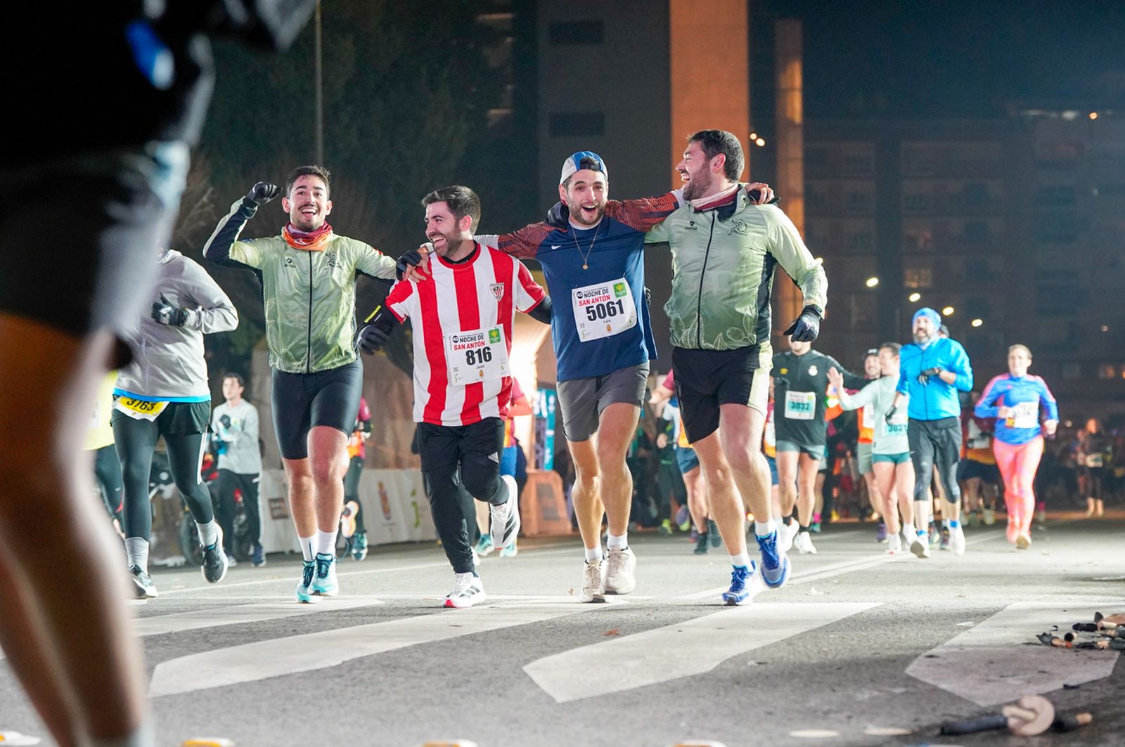 En imágenes: búscate en tu llegada a meta de la Carrera de San Antón 2026 (16)