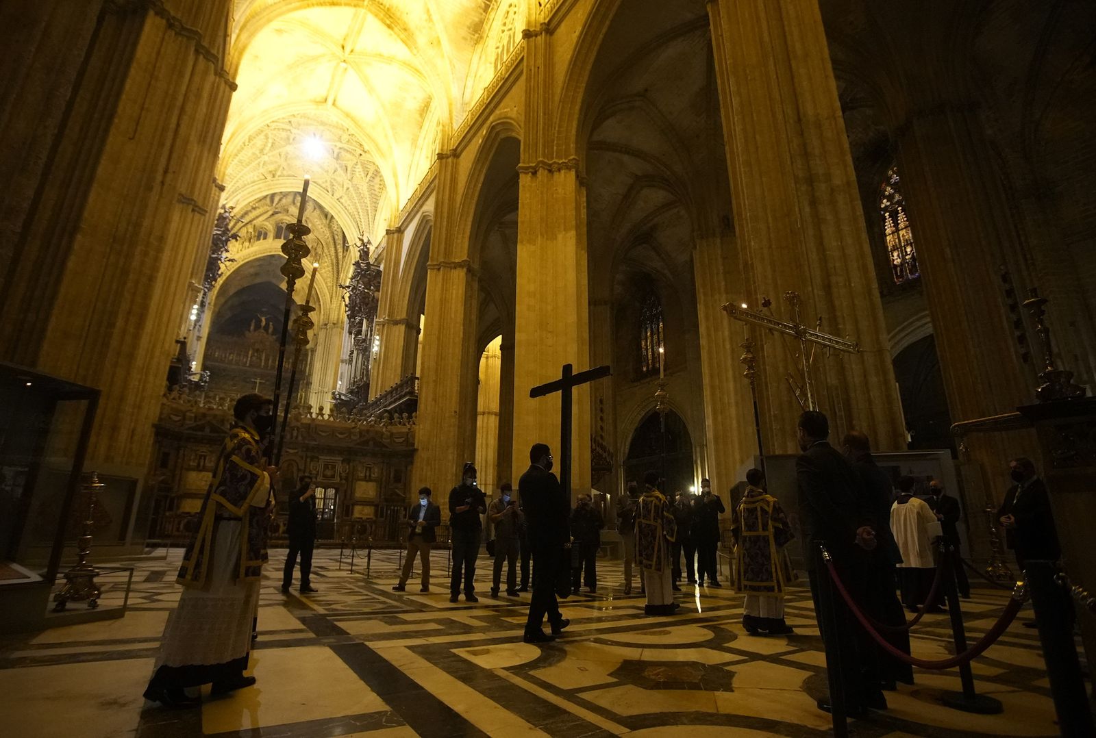El Vía Crucis de las Hermandades, en imágenes