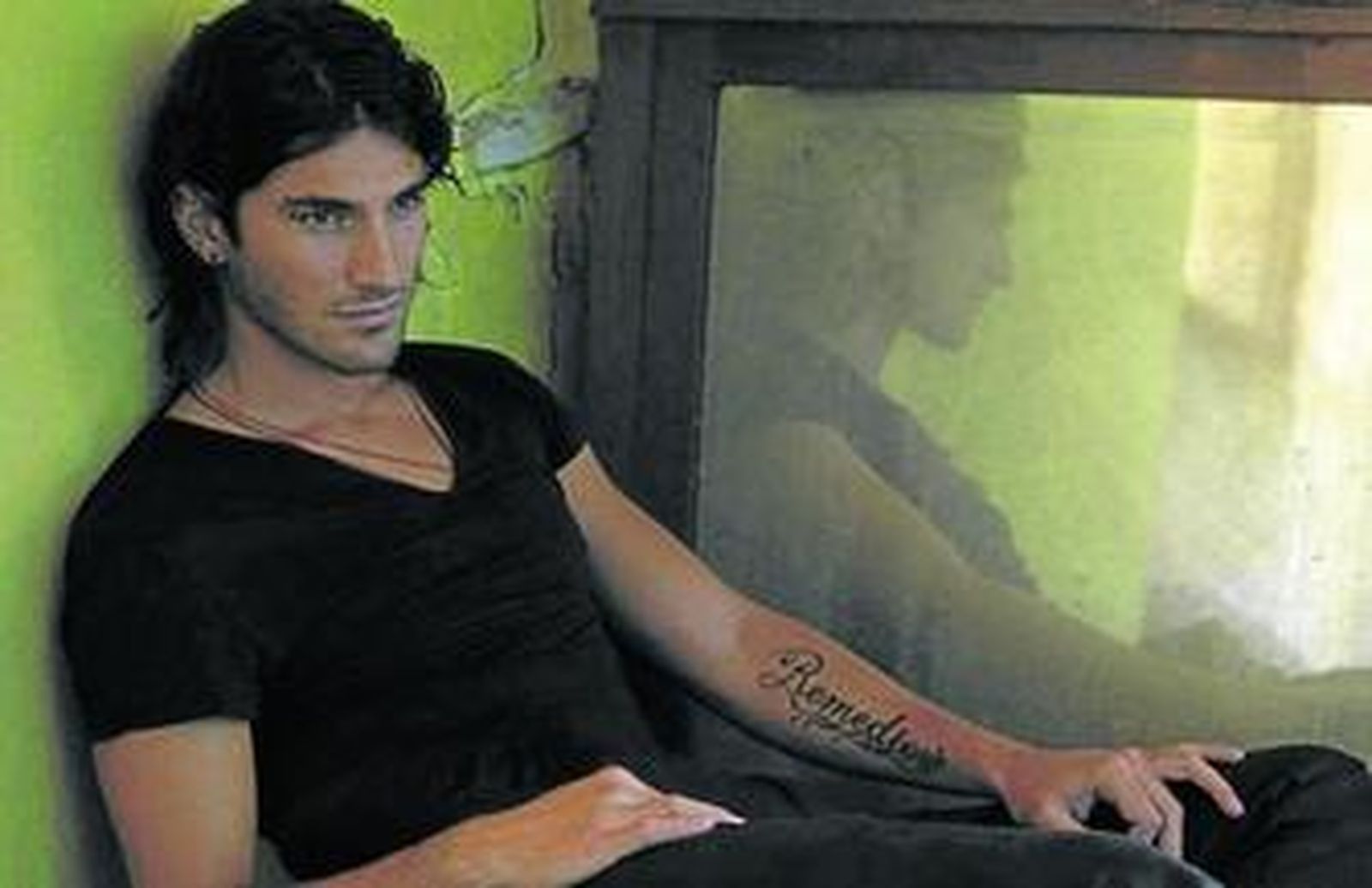 El artista sevillano Hugo Salazar presenta esta noche su último trabajo titulado 'Nuevas Latitudes'.