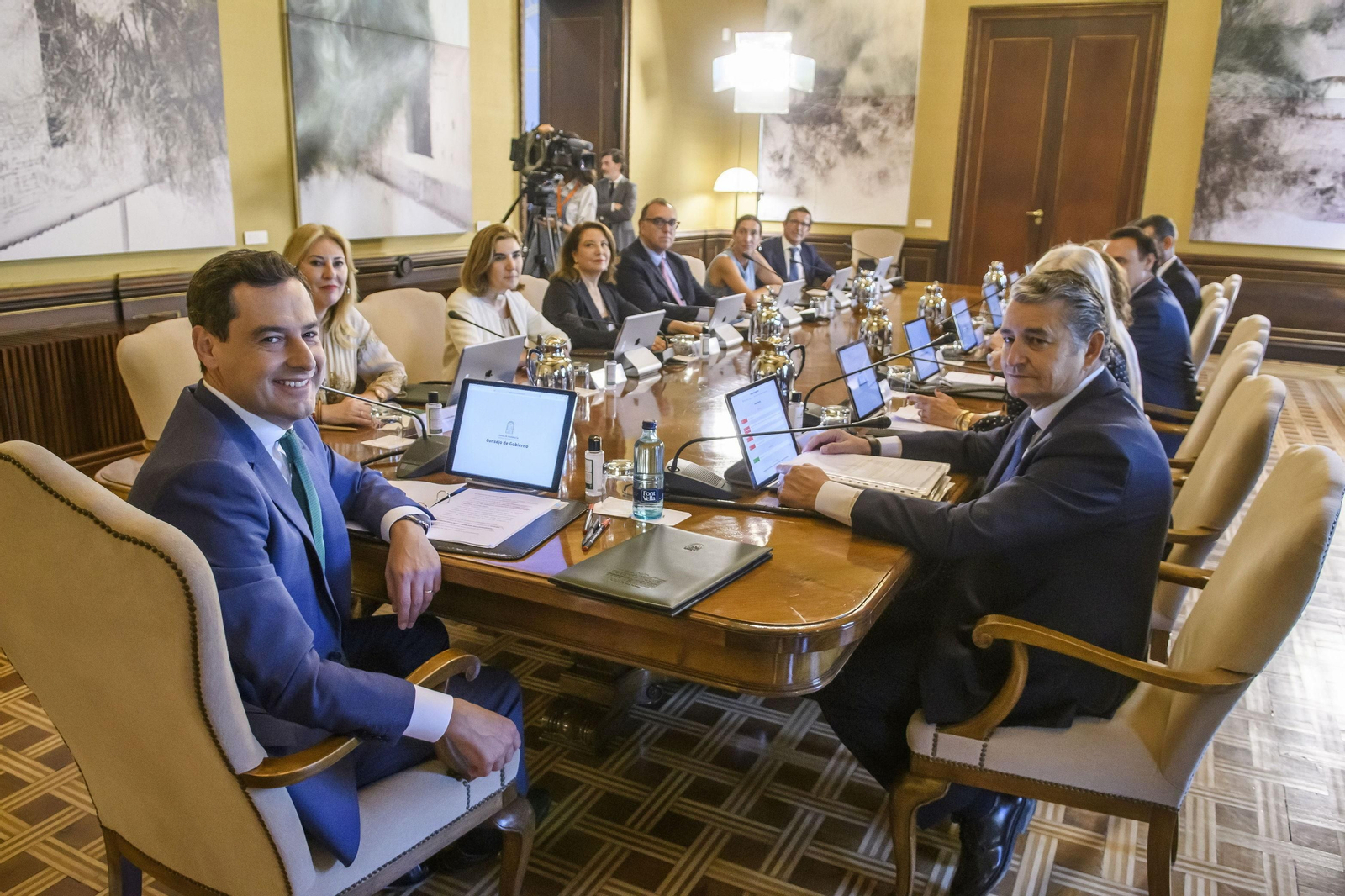 Juanma Moreno preside el Consejo de Gobierno de hace dos semanas.