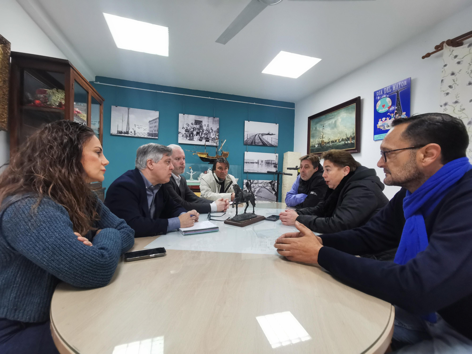 Una imagen de la reunión entre Óscar Torres y su equipo y los dirigentes vecinales de Puntales. Una imagen de la reunión entre Óscar Torres y su equipo y los dirigentes vecinales de Puntales.