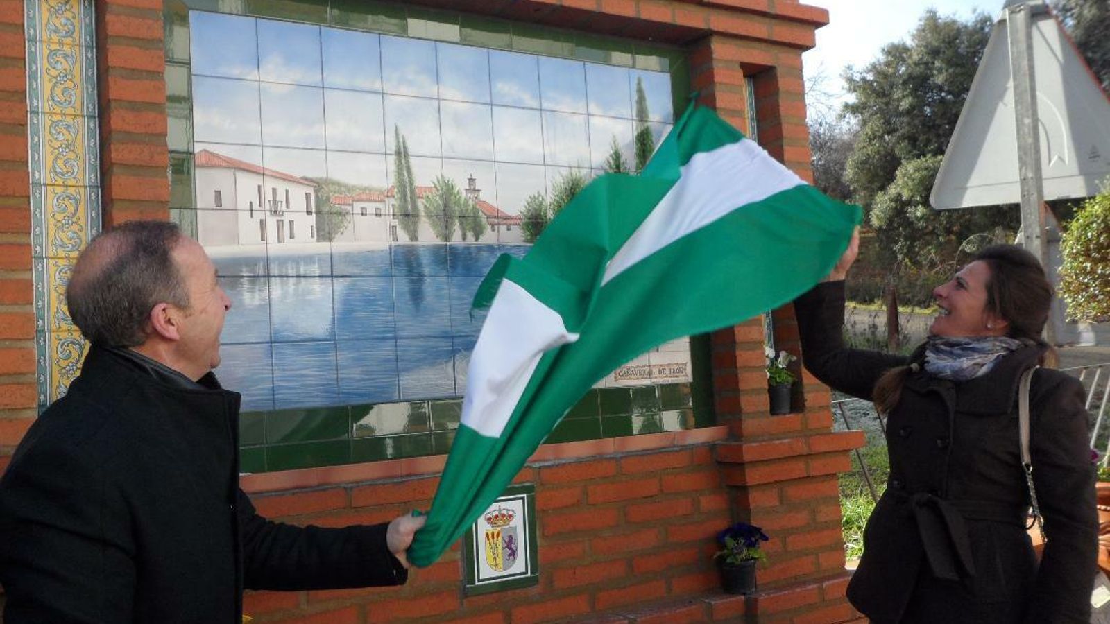 Momento en que se descubre la imagen de Cañaveral de León.