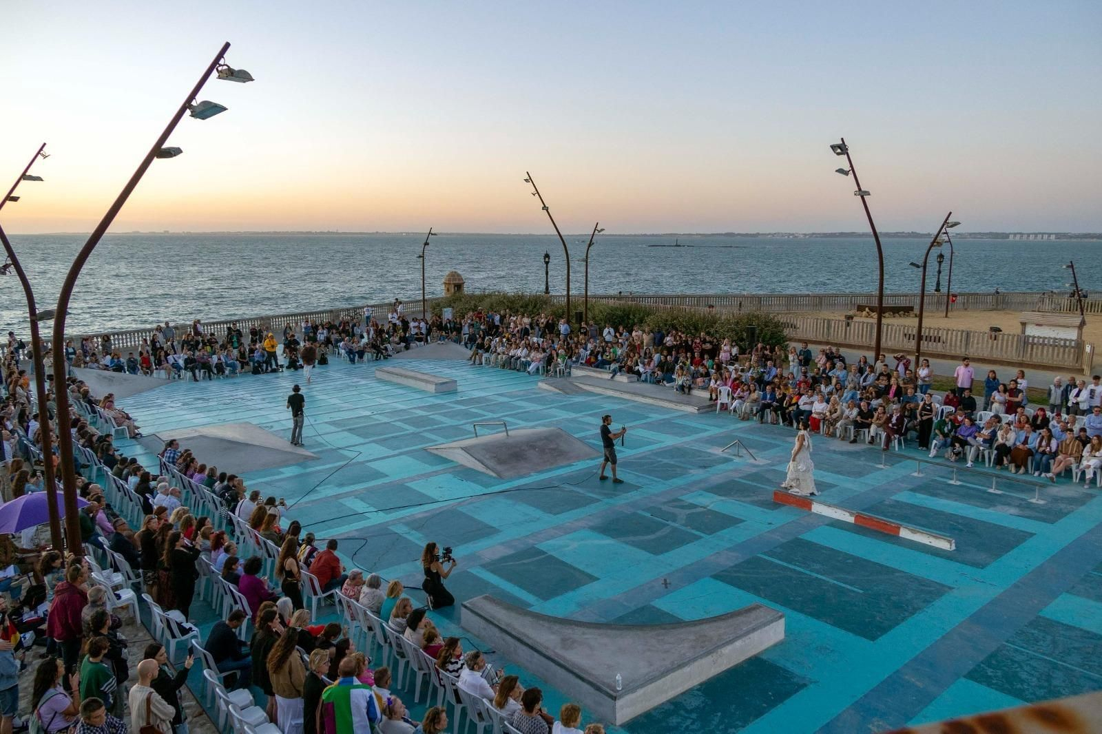 Imágenes  del LUX Fashion Show de la Escuela de Arte de Cádiz