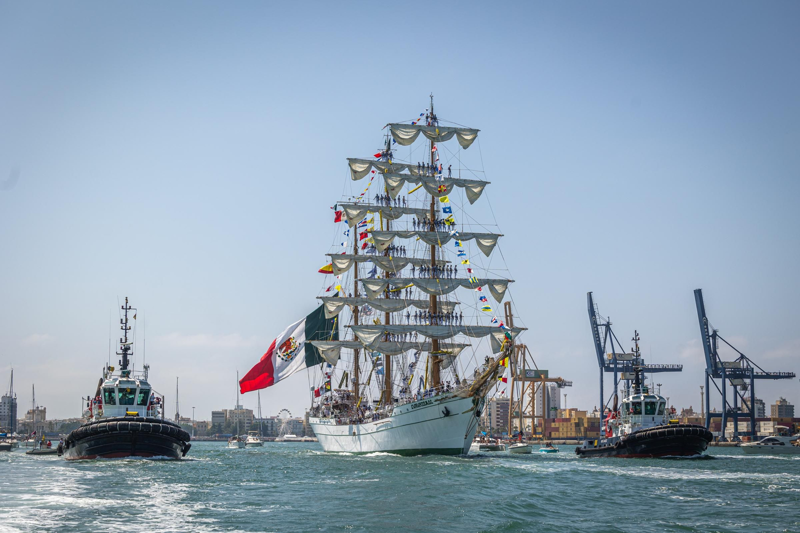 Imágenes de la parada naval desde el mar