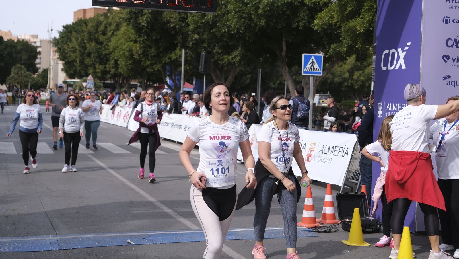 Imágenes de la Carrera de la Mujer 2023 en Almería