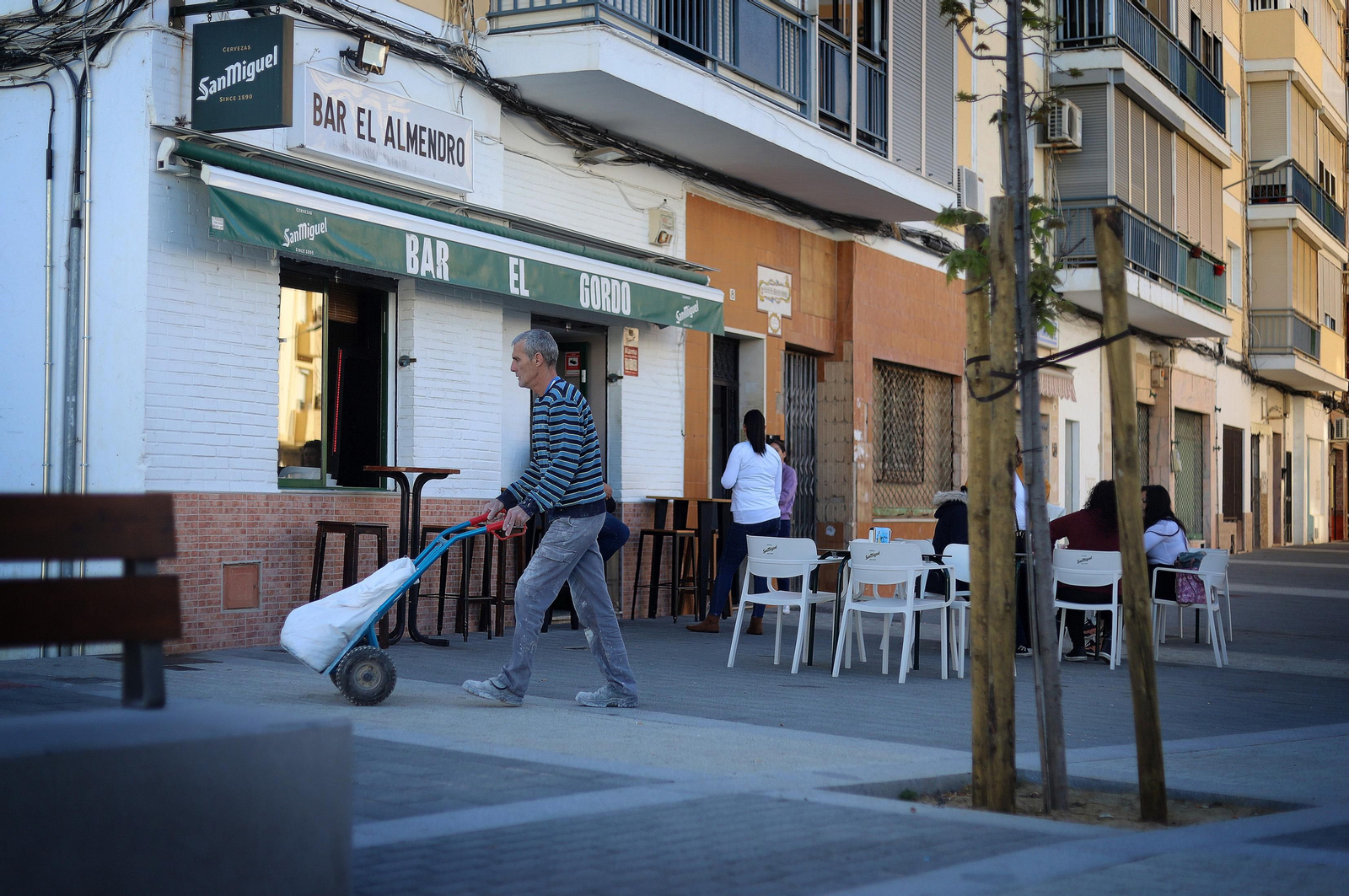 Barrio a Barrio: Imágenes de la Barriada de Los Dolores