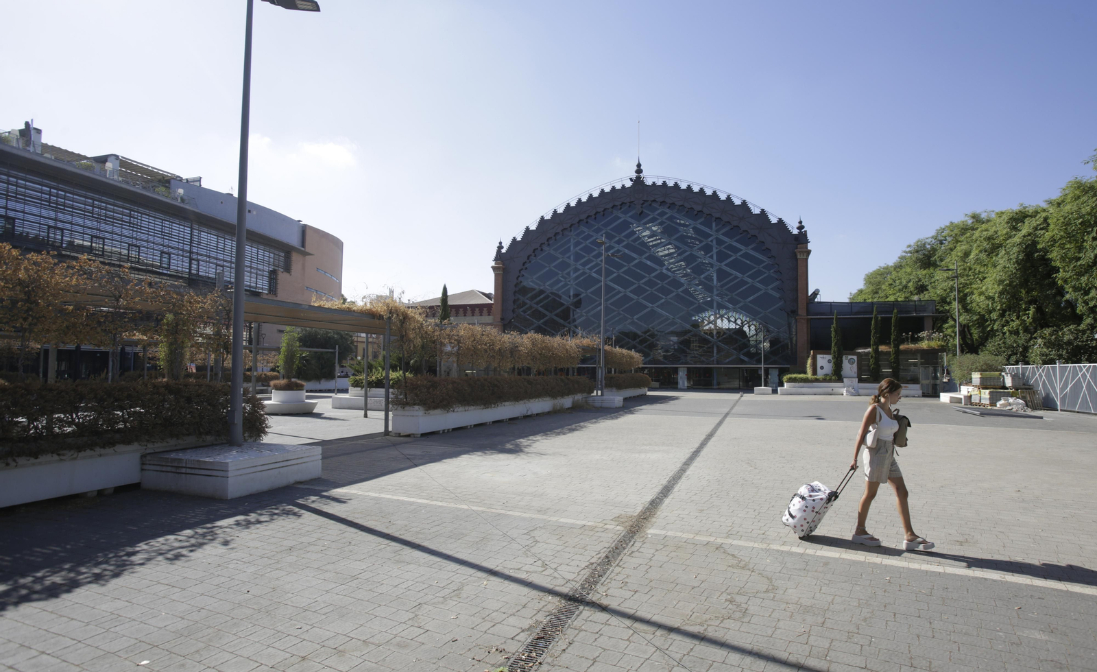 Abandono y mal estado de la plaza entre Mercadona y Plaza de Armas