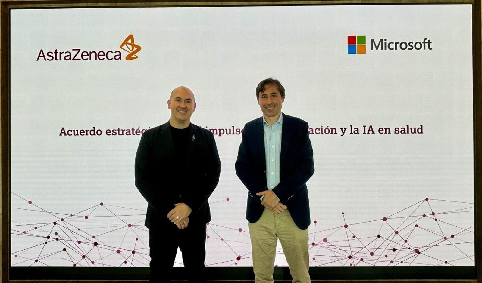 Rick R. Suárez, presidente de AstraZeneca España, junto a Paco Salcedo, presidente de Microsoft España.