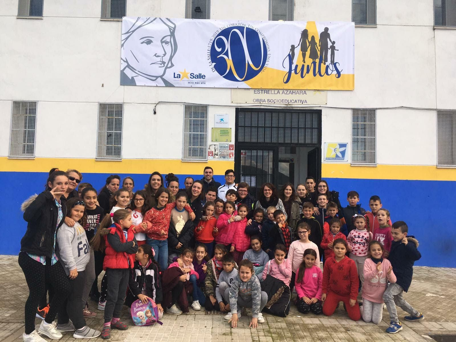 Grupo de niños favorecidos por la iniciativa.