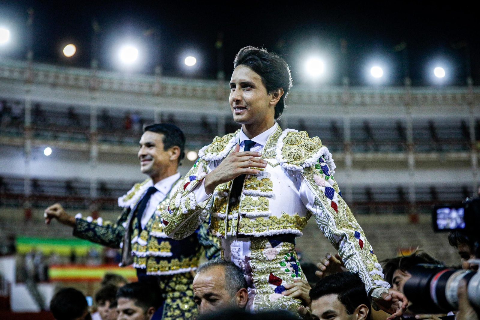 Imágenes de la corrida de toros en El Puerto: Manzanares, Roca Rey y Pablo Aguado