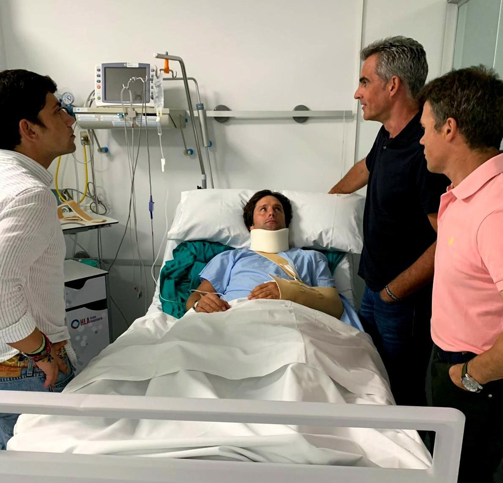 Andrés Romero junto a su cuadrilla en el hospital jerezano Andrés Romero junto a su cuadrilla en el hospital jerezano