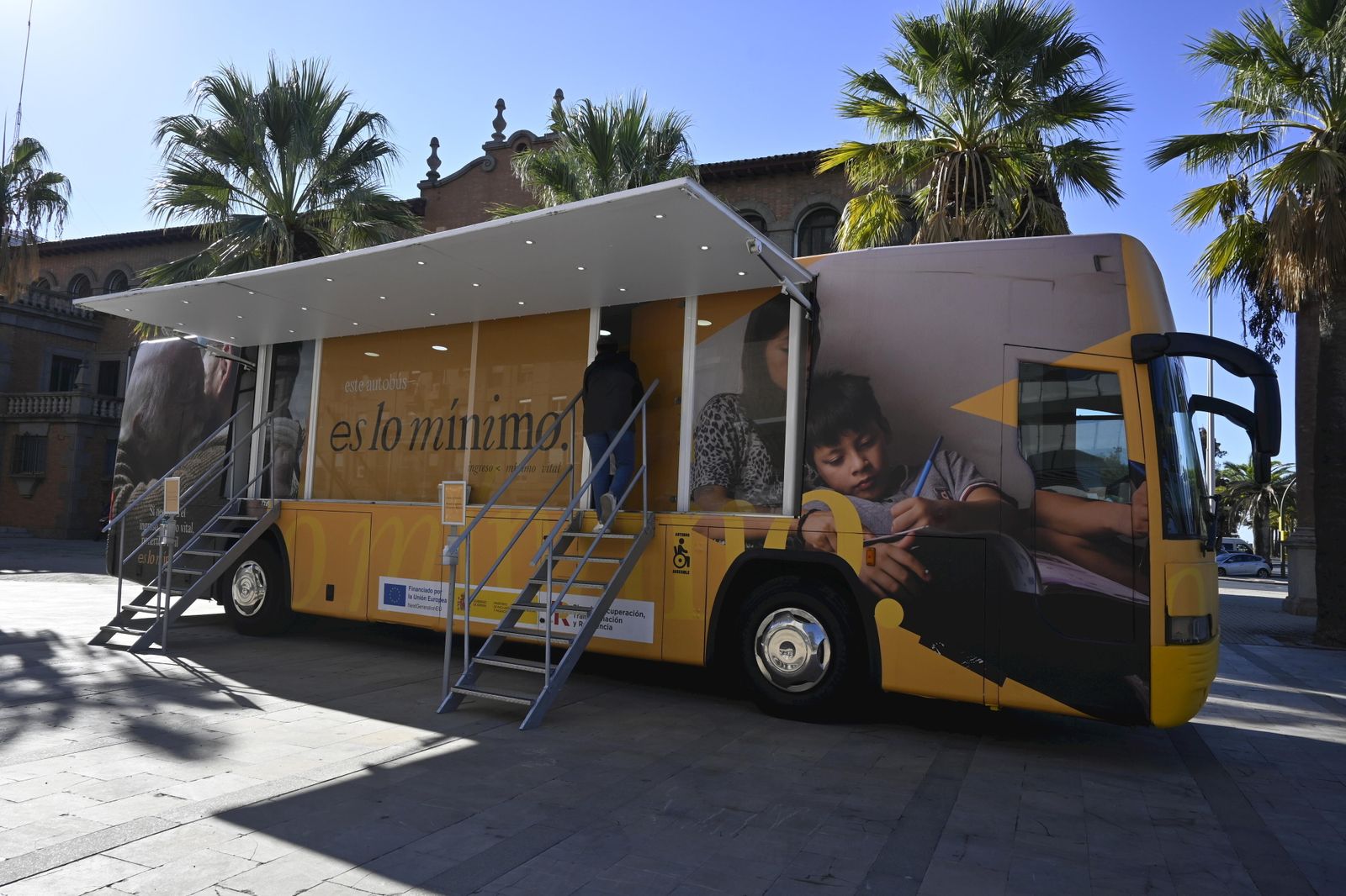 Autobús informativo del Ingreso Mínimo Vital.