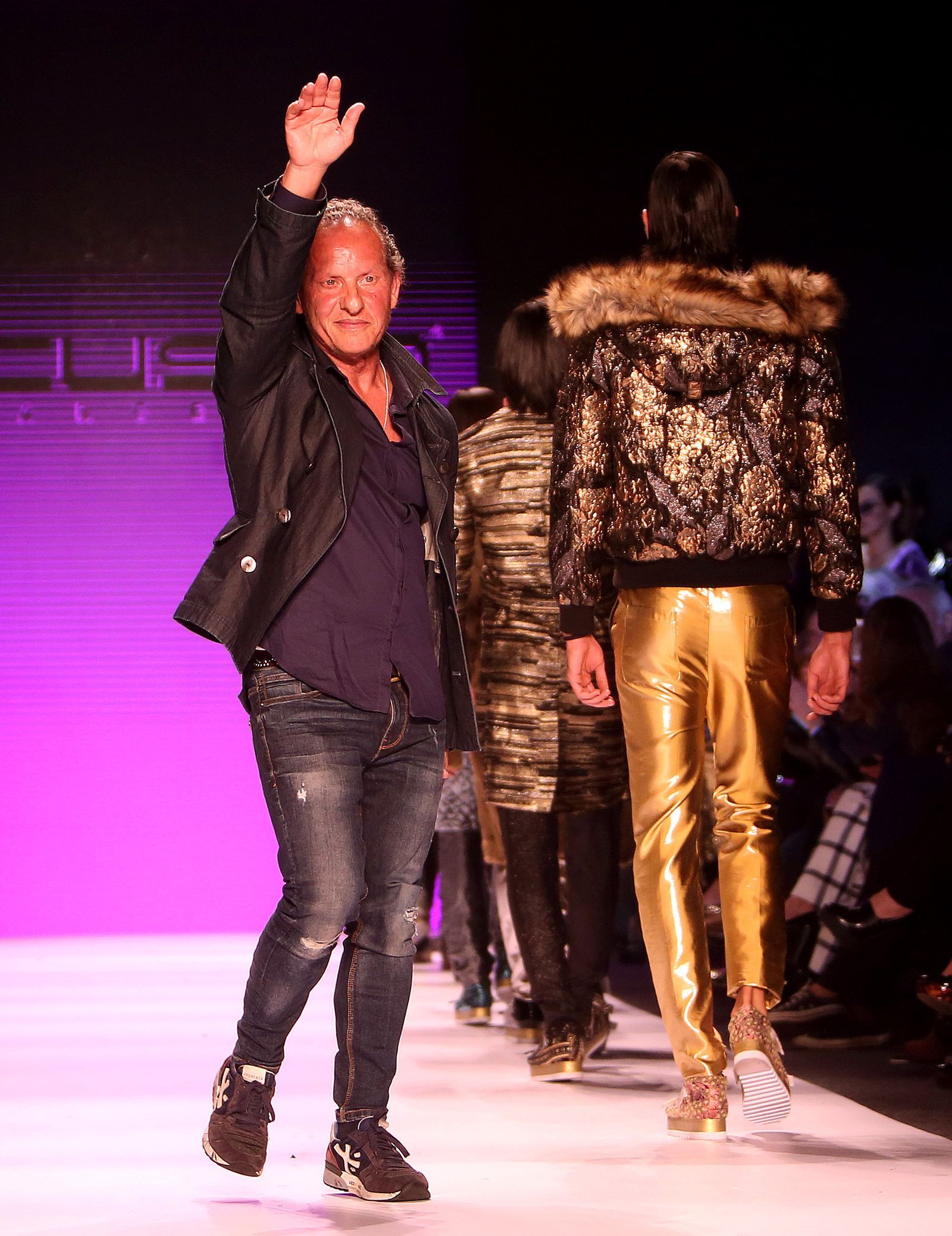 Custo: "En España la moda está dominada por el precio"